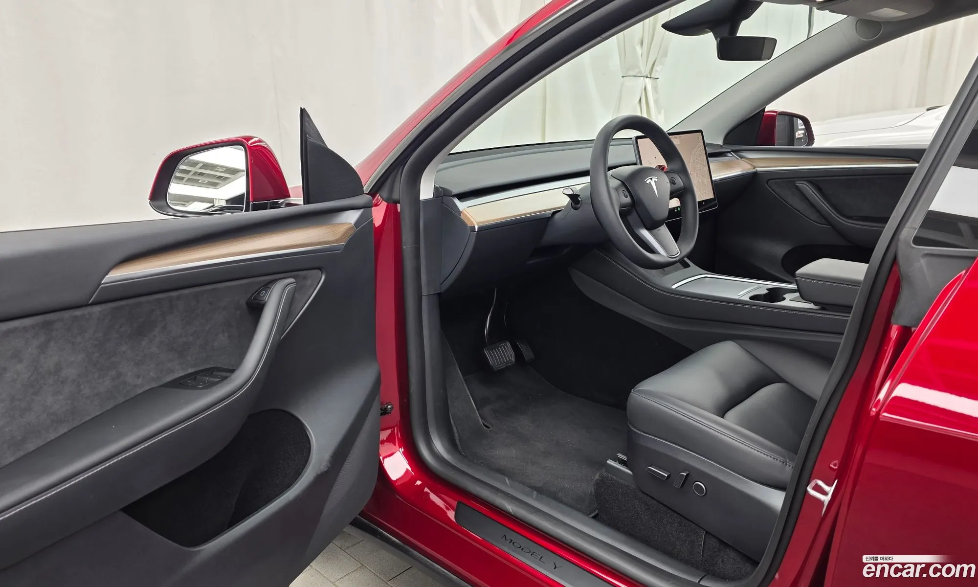 Tesla Model Y 2024 LRWYGCEK5RC700003 — 10
