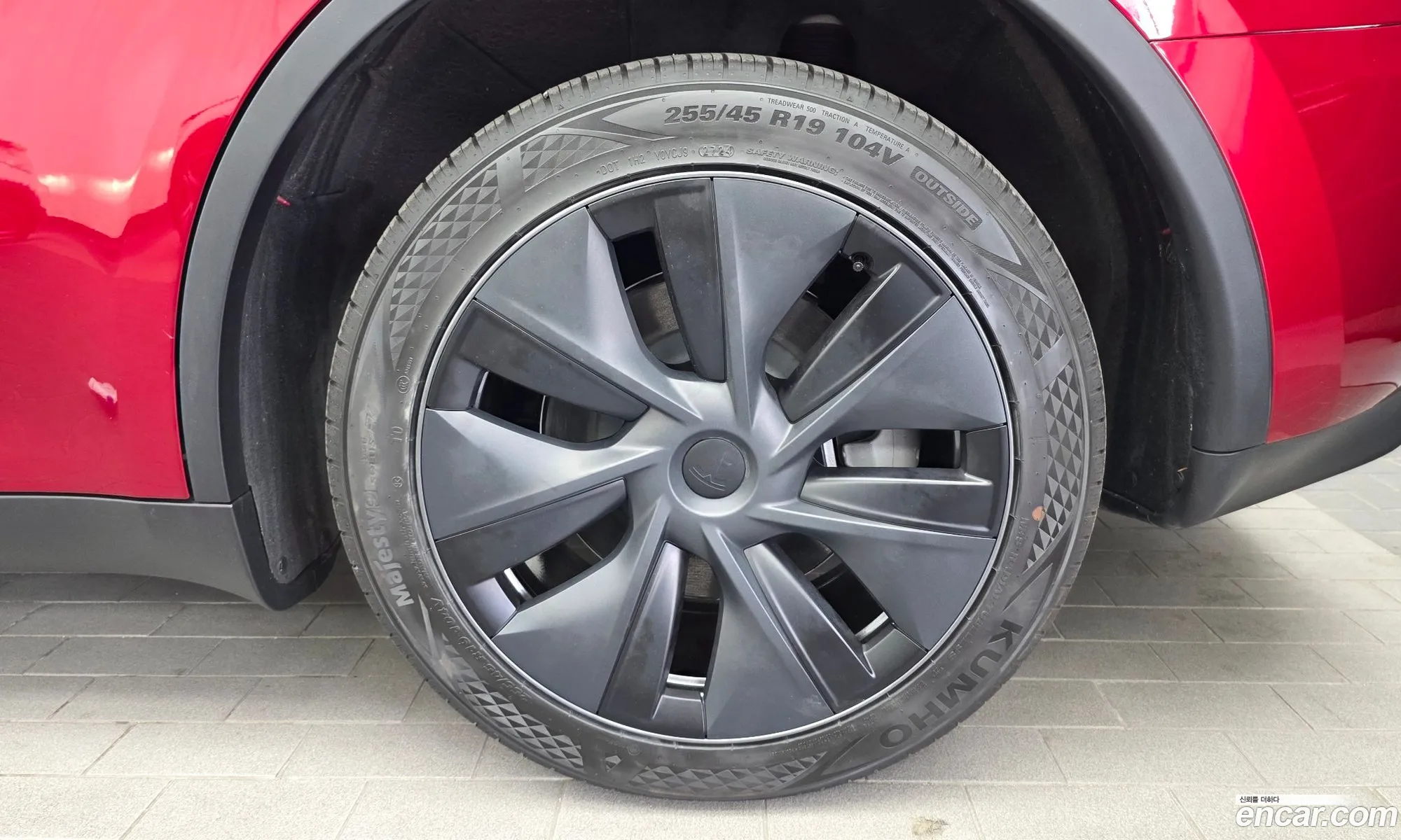 Tesla Model Y 2024 LRWYGCEK5RC700003 — 17