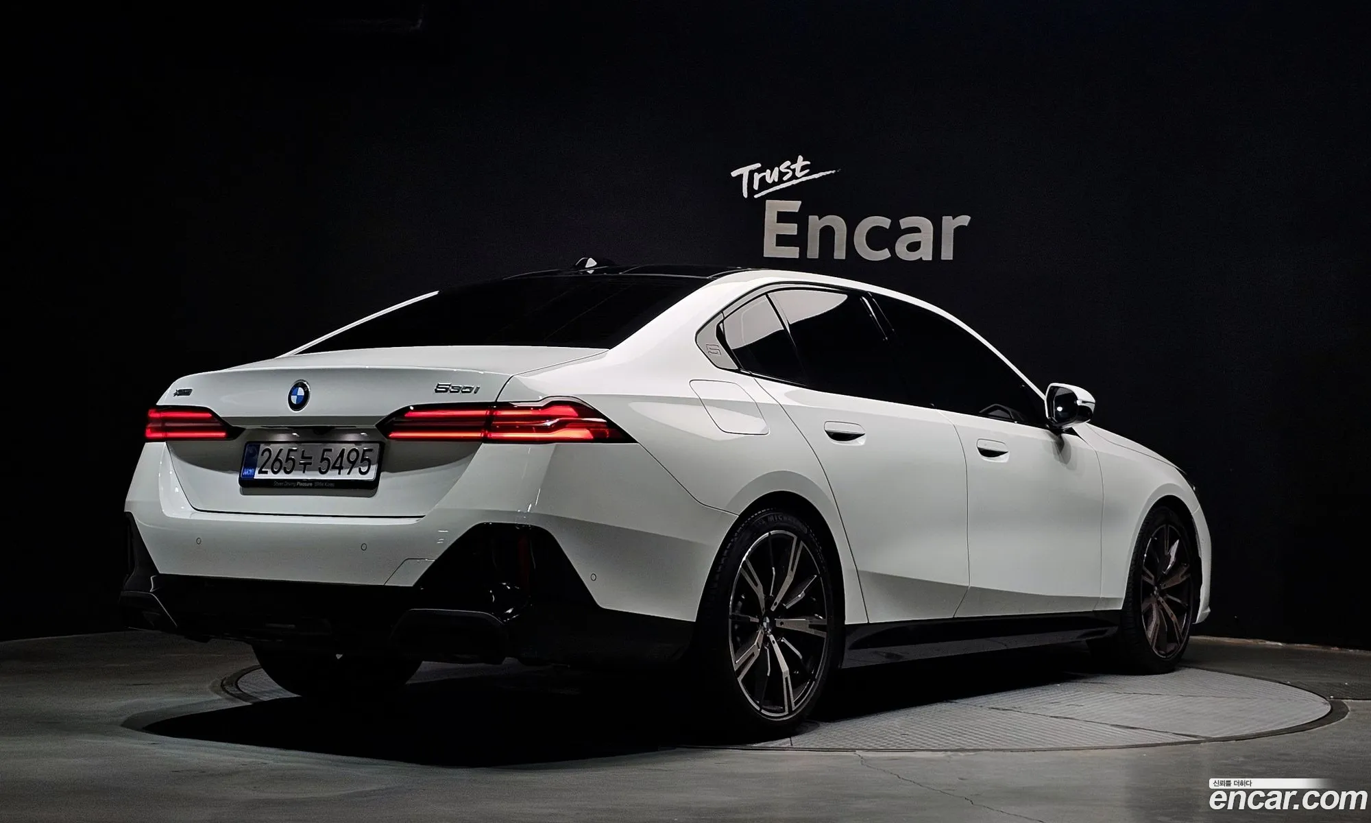 BMW 5 Series 2025 WBA51FJ06TCW43232 — 11