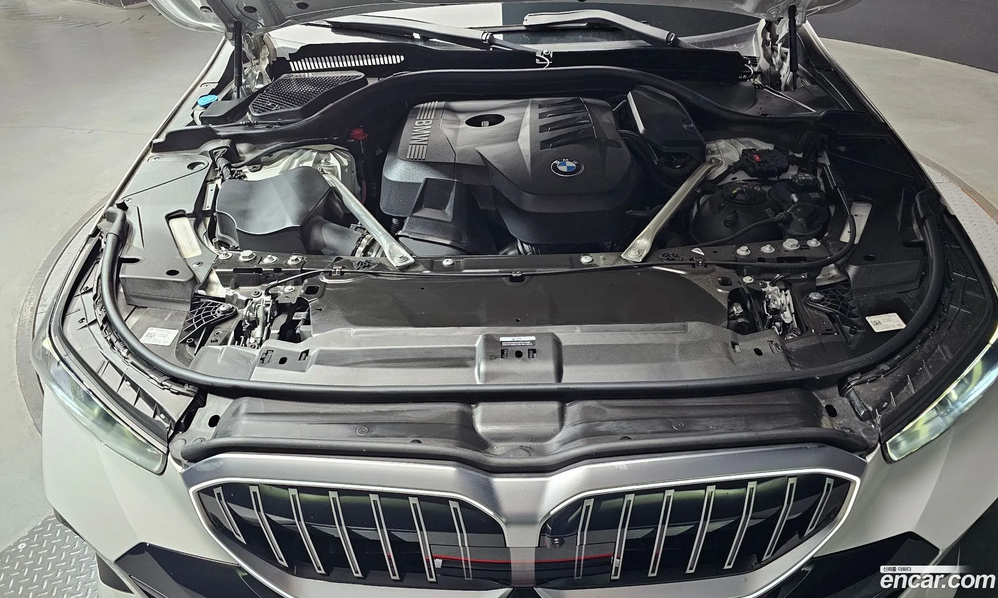 BMW 5 Series 2025 WBA51FJ06TCW43232 — 29