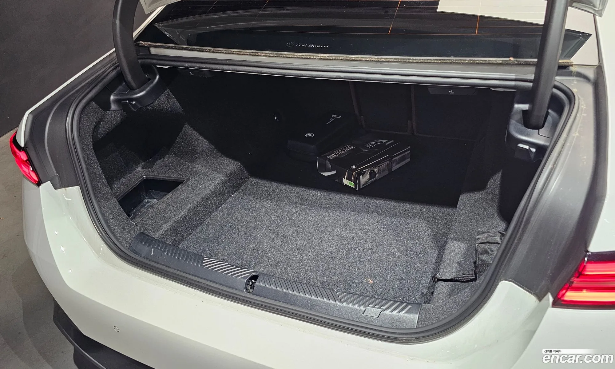BMW 5 Series 2025 WBA51FJ06TCW43232 — 17