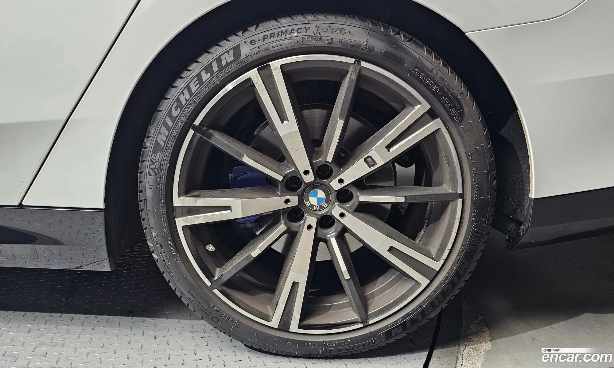 BMW 5 Series 2025 WBA51FJ06TCW43232 — 24
