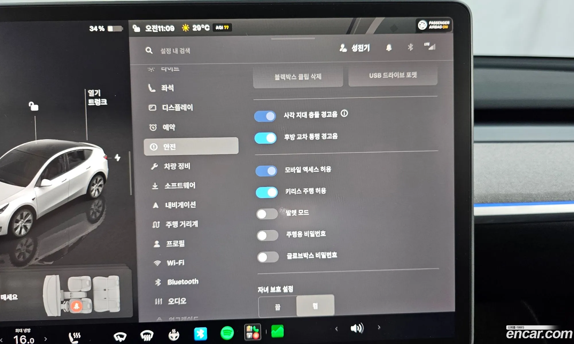 Tesla Model Y 2024 LRWYGCFS2RC418559 — 31