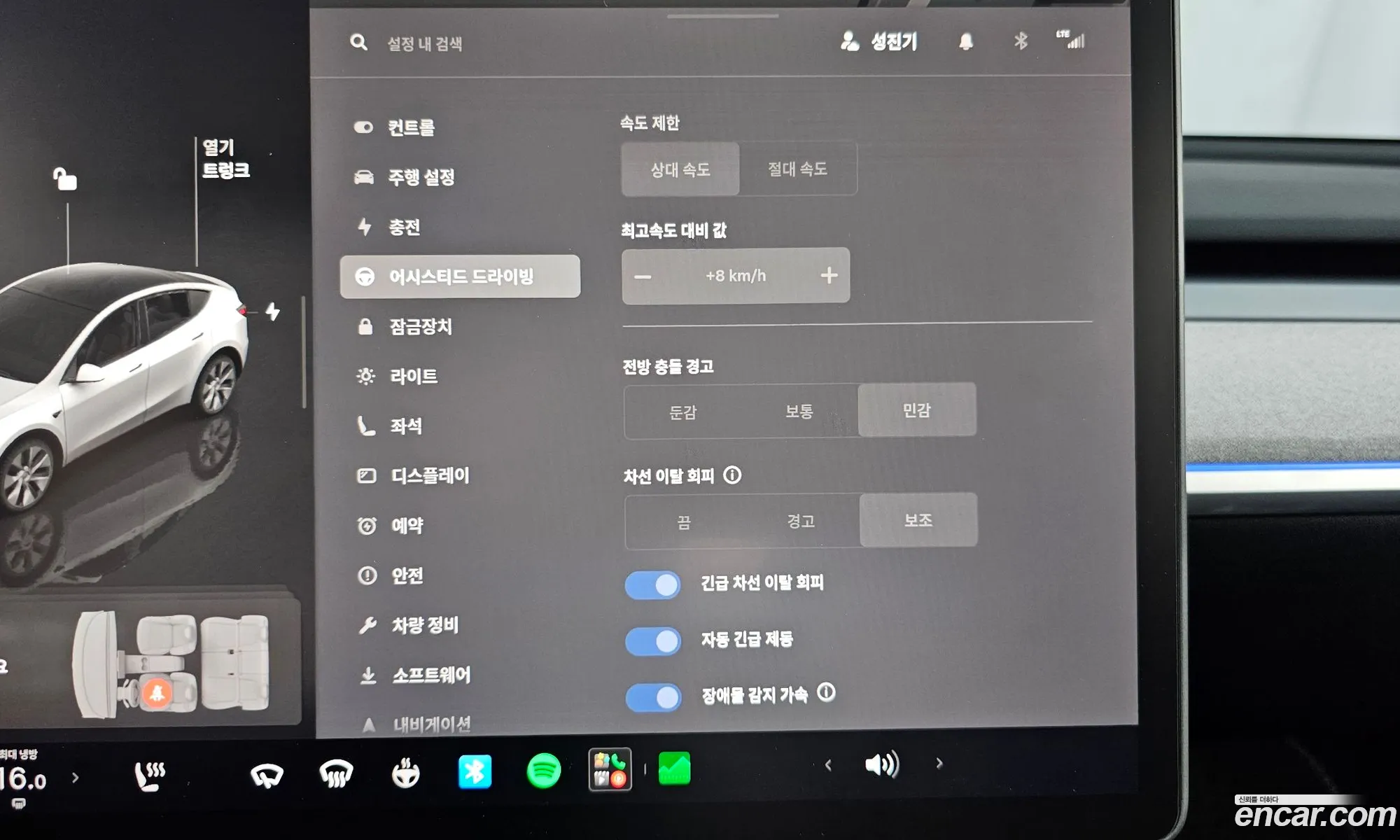 Tesla Model Y 2024 LRWYGCFS2RC418559 — 25