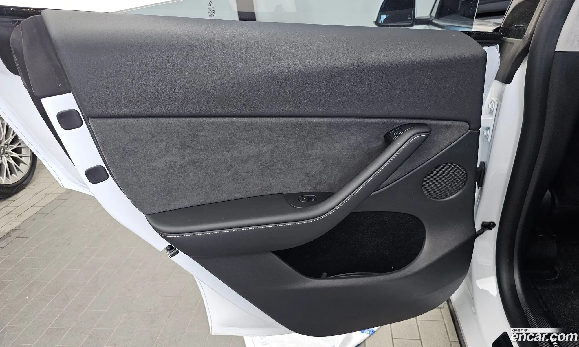 Tesla Model Y 2024 LRWYGCFS2RC418559 — 12