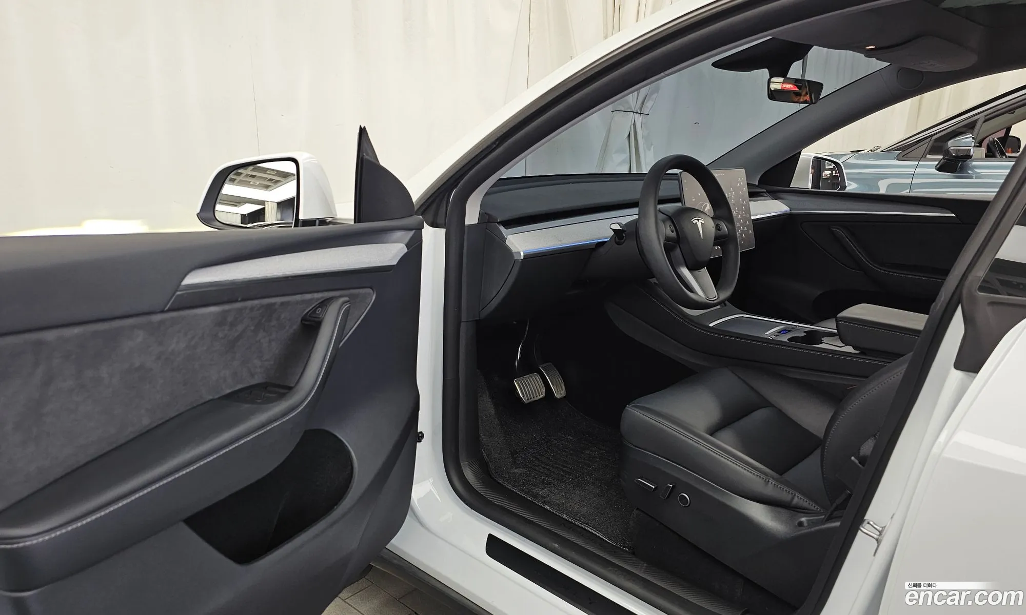 Tesla Model Y 2024 LRWYGCFS2RC418559 — 19