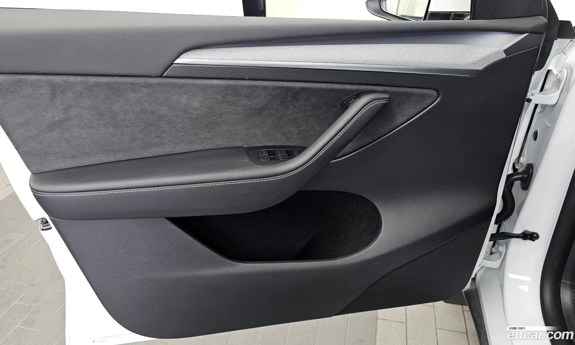 Tesla Model Y 2024 LRWYGCFS2RC418559 — 33