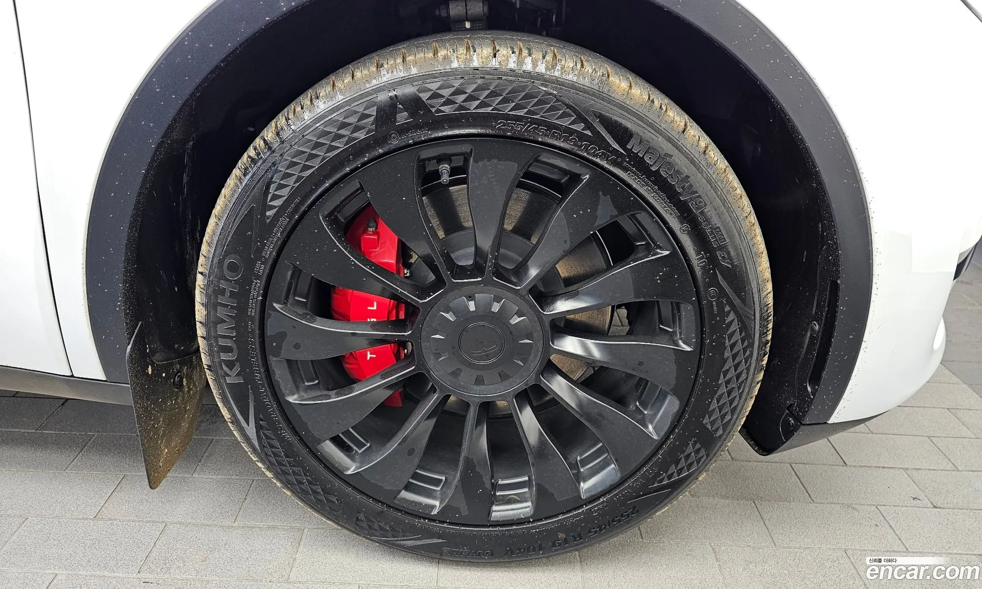 Tesla Model Y 2024 LRWYGCFS2RC418559 — 16
