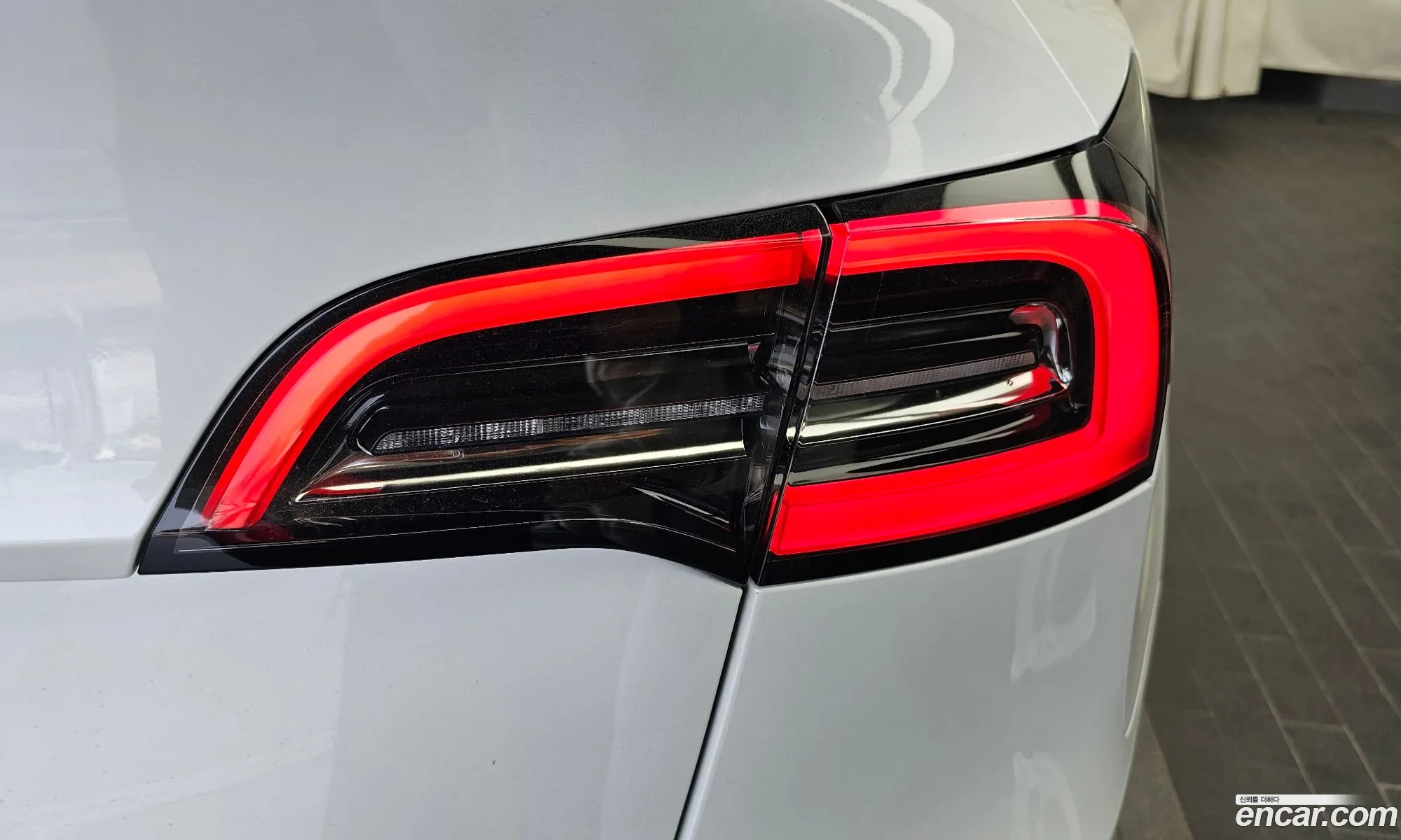 Tesla Model Y 2024 LRWYGCFS2RC418559 — 17