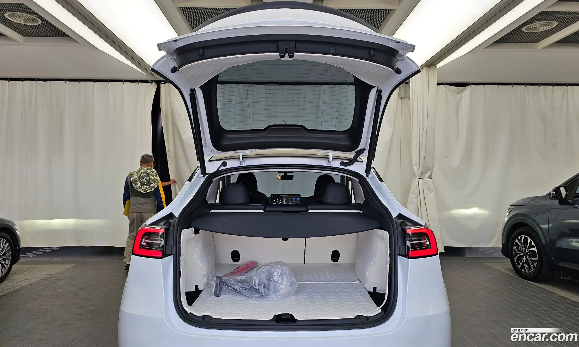 Tesla Model Y 2024 LRWYGCFS2RC418559 — 6