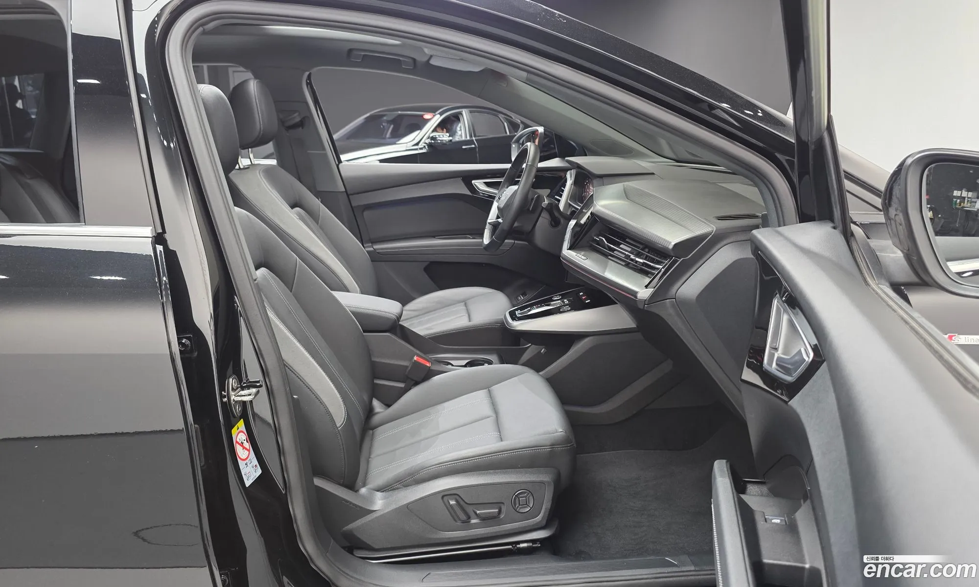 Audi Q4 e-tron 2022 WAUZZZFZ9NP045277 — 30
