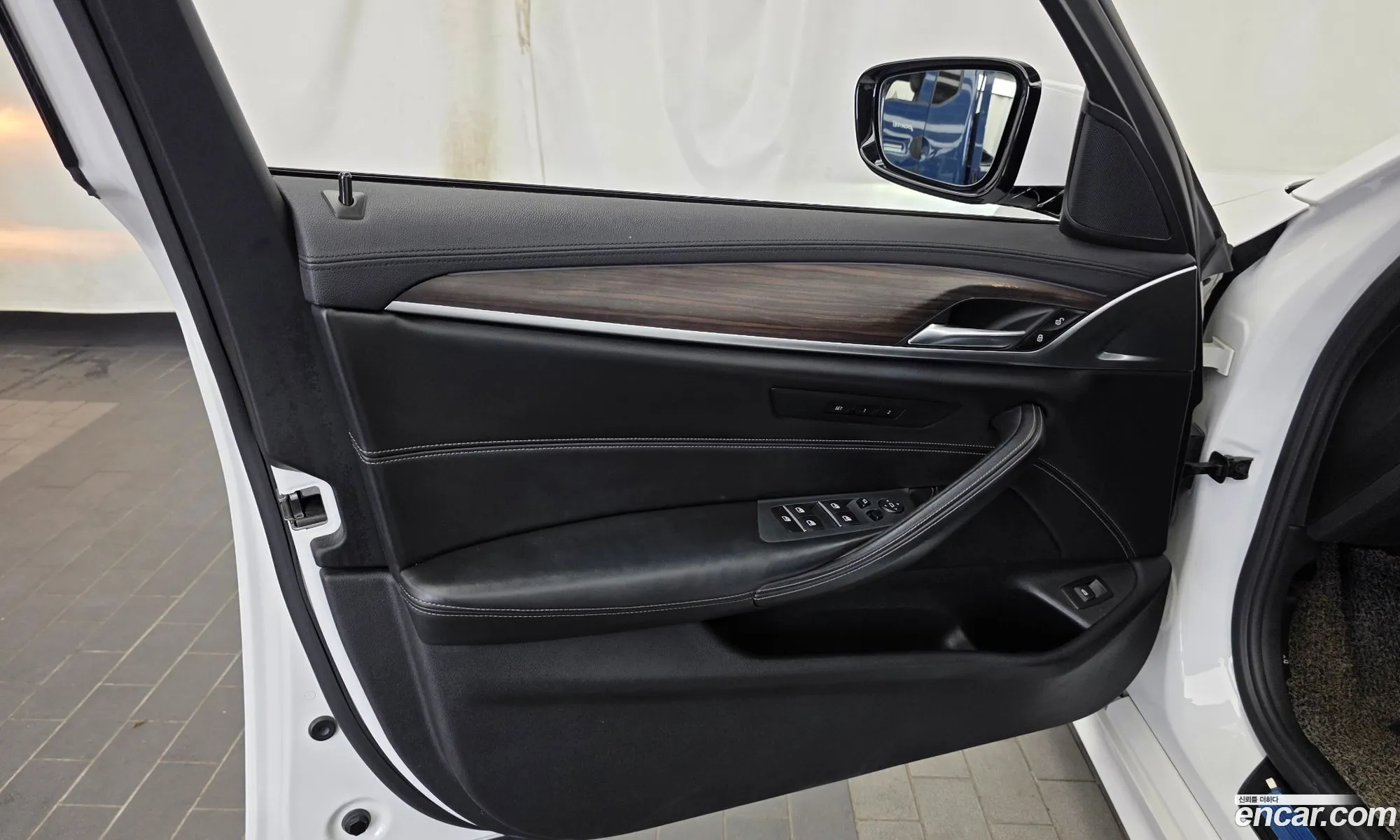 BMW 5 Series 2017 — 24