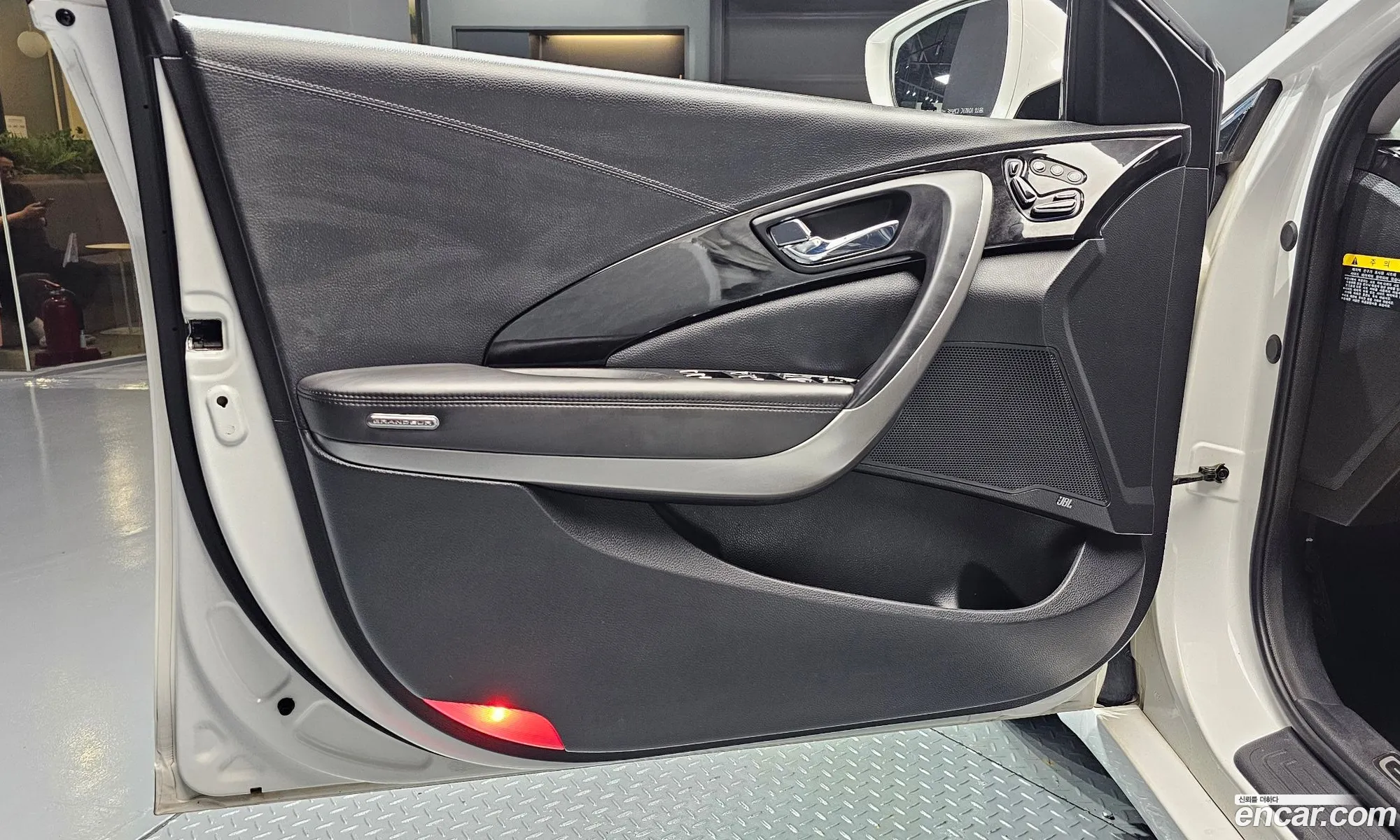 Hyundai Grandeur HG 2015 — 27