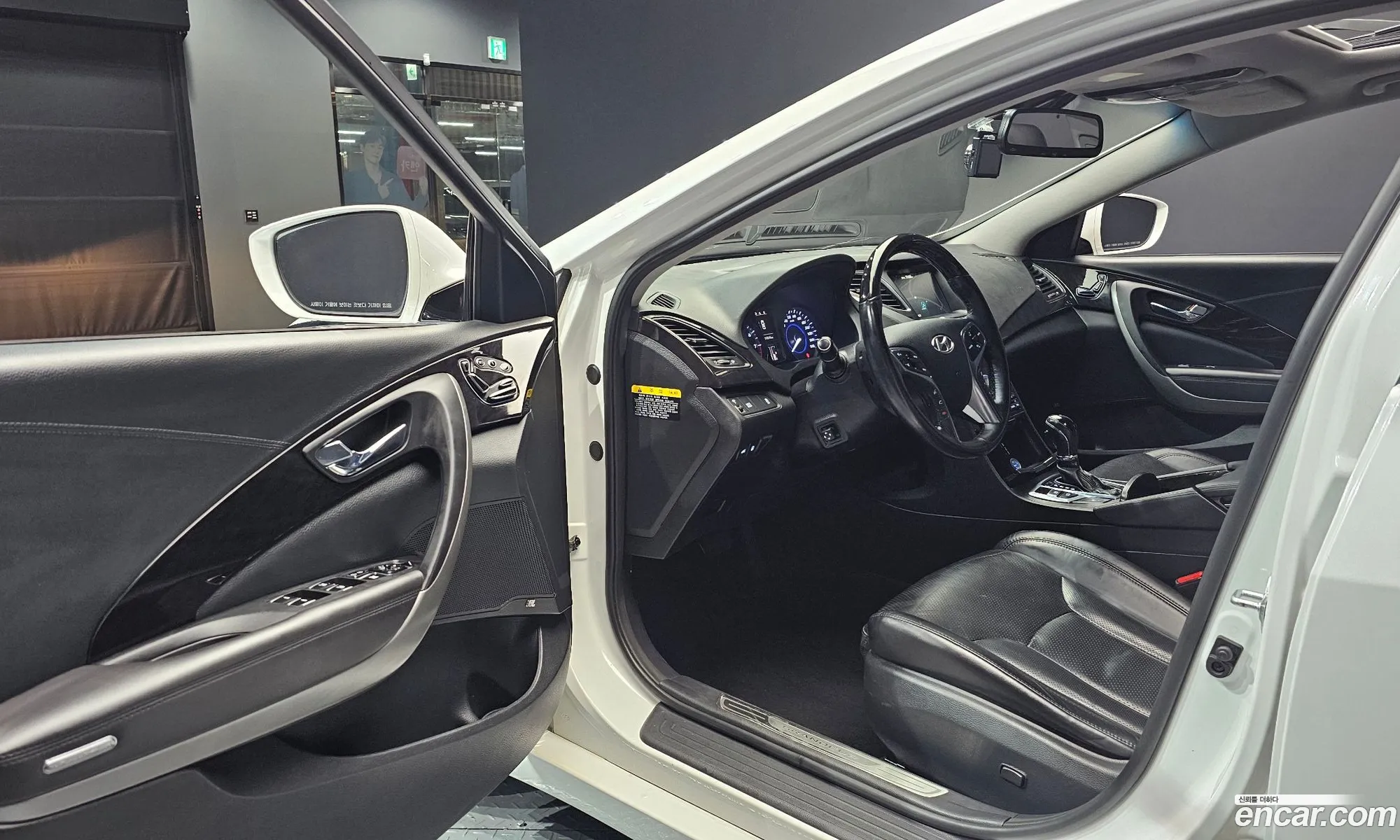 Hyundai Grandeur HG 2015 — 26