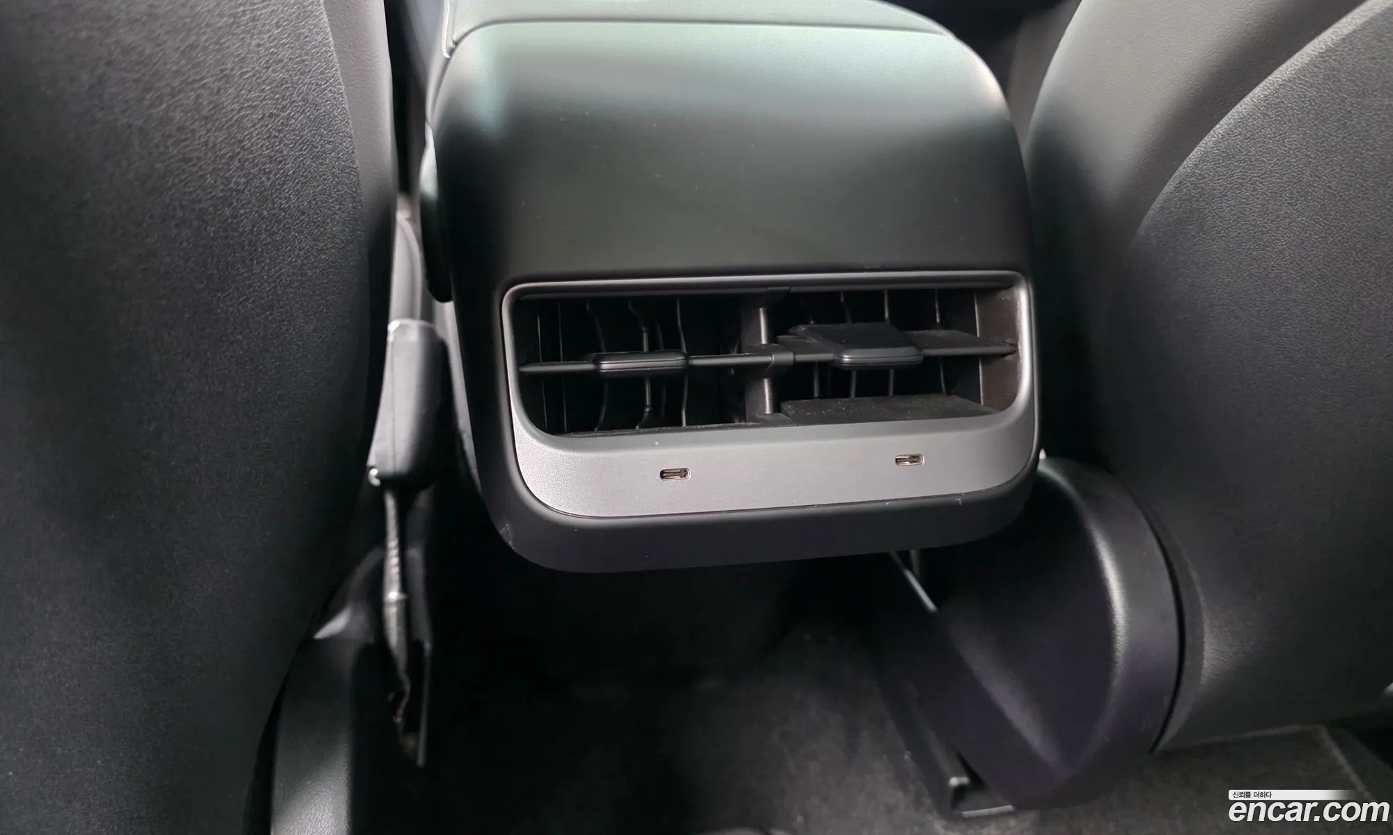 Tesla Model Y 2025 — 10