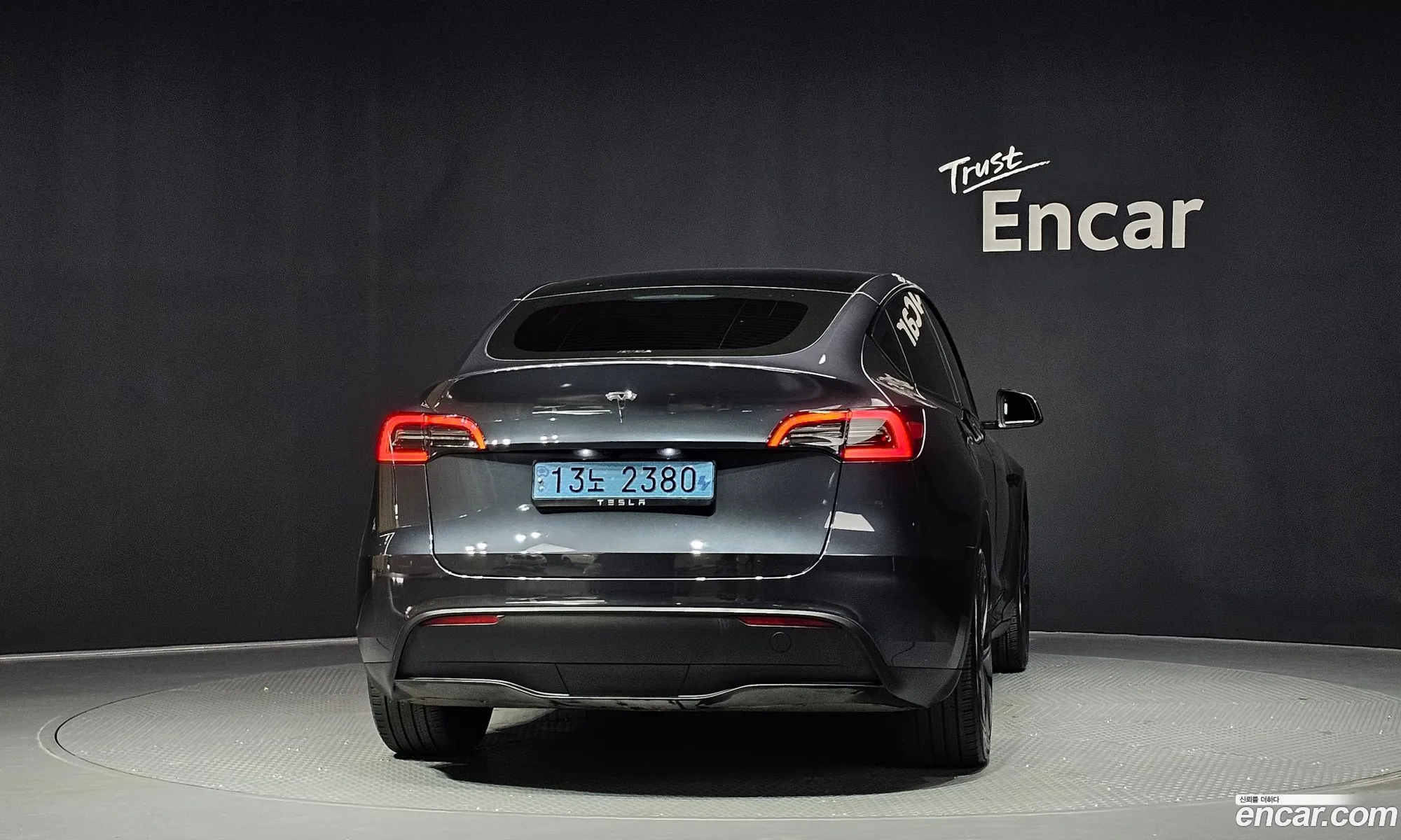 Tesla Model Y 2025 — 2