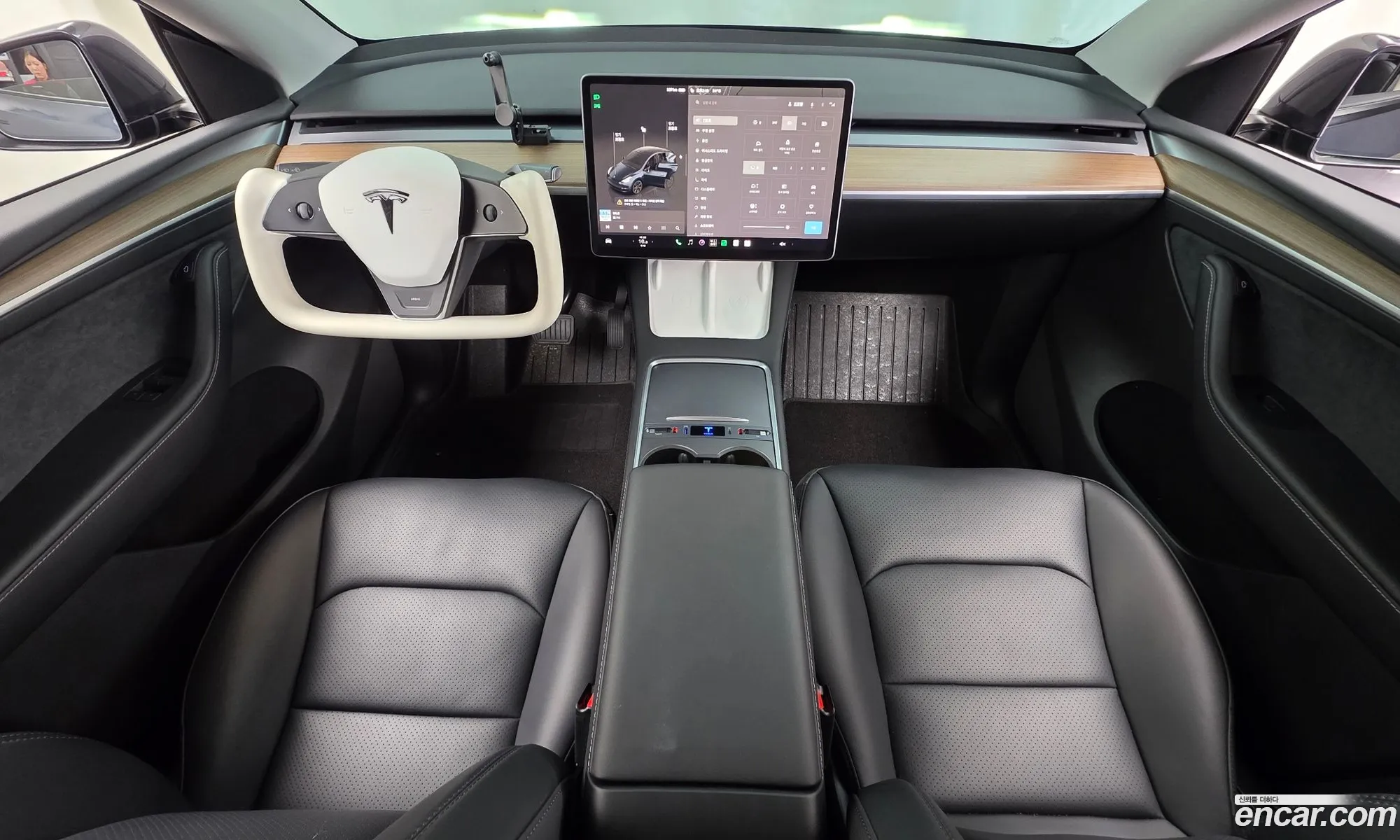 Tesla Model Y 2025 — 19