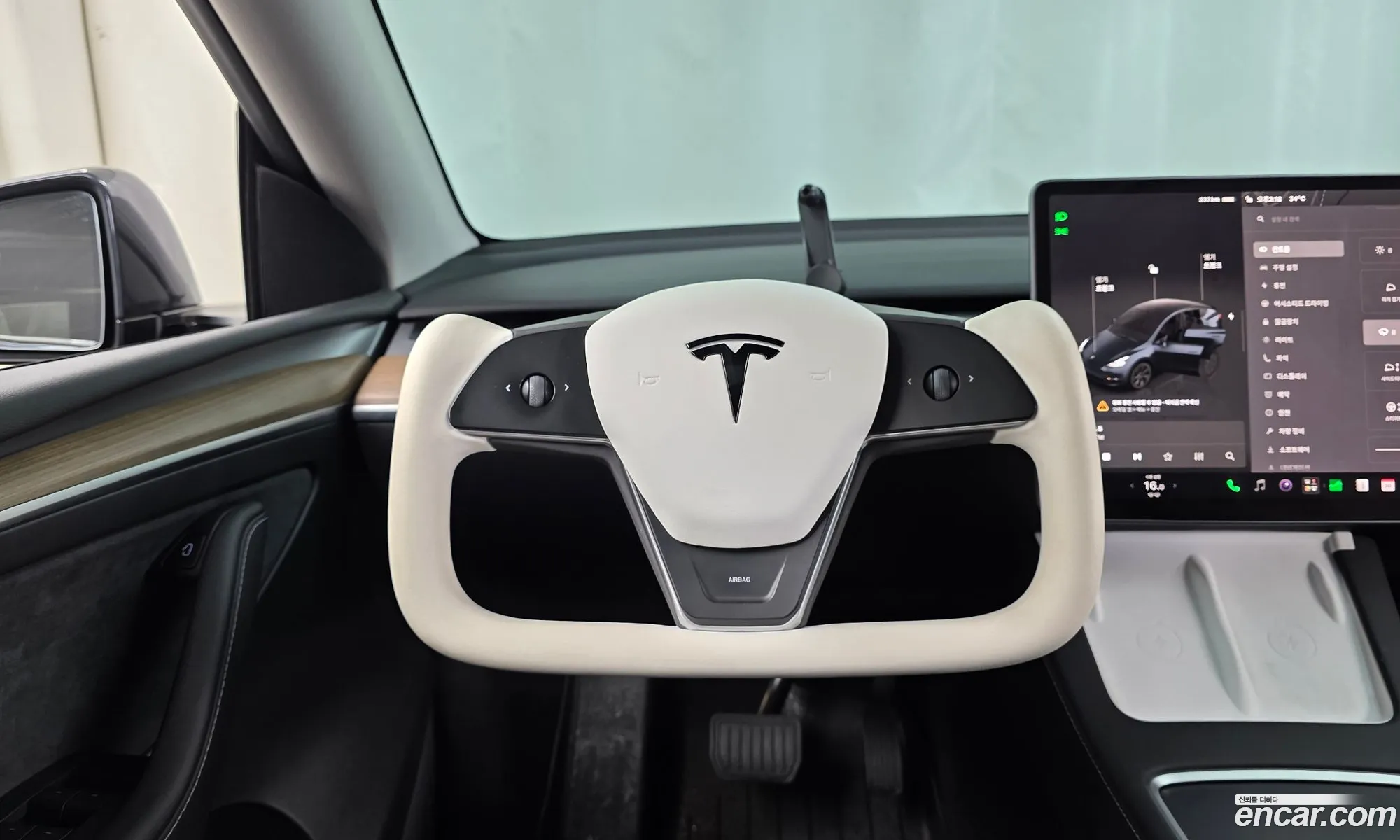 Tesla Model Y 2025 — 13