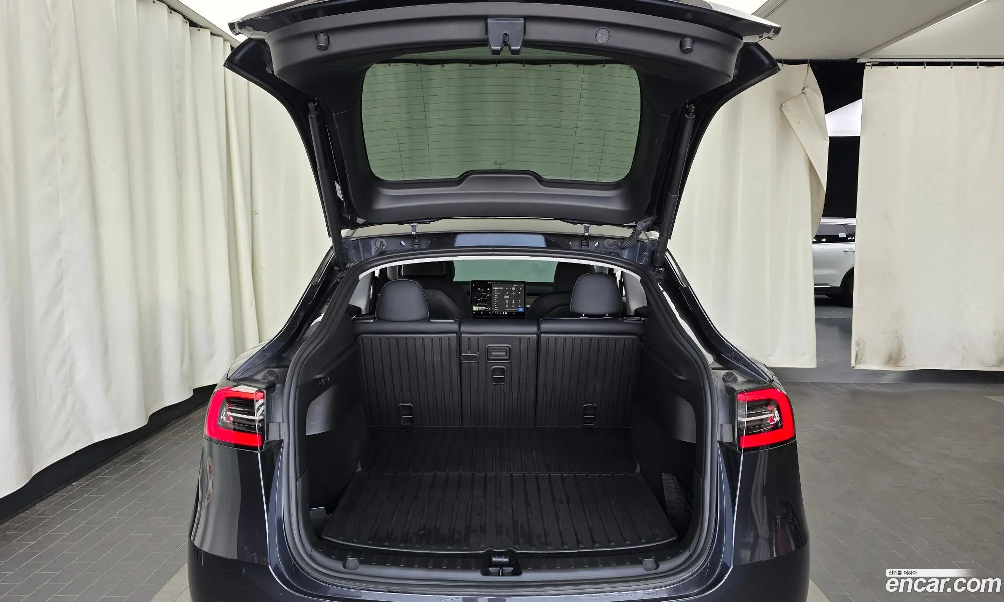 Tesla Model Y 2025 — 15