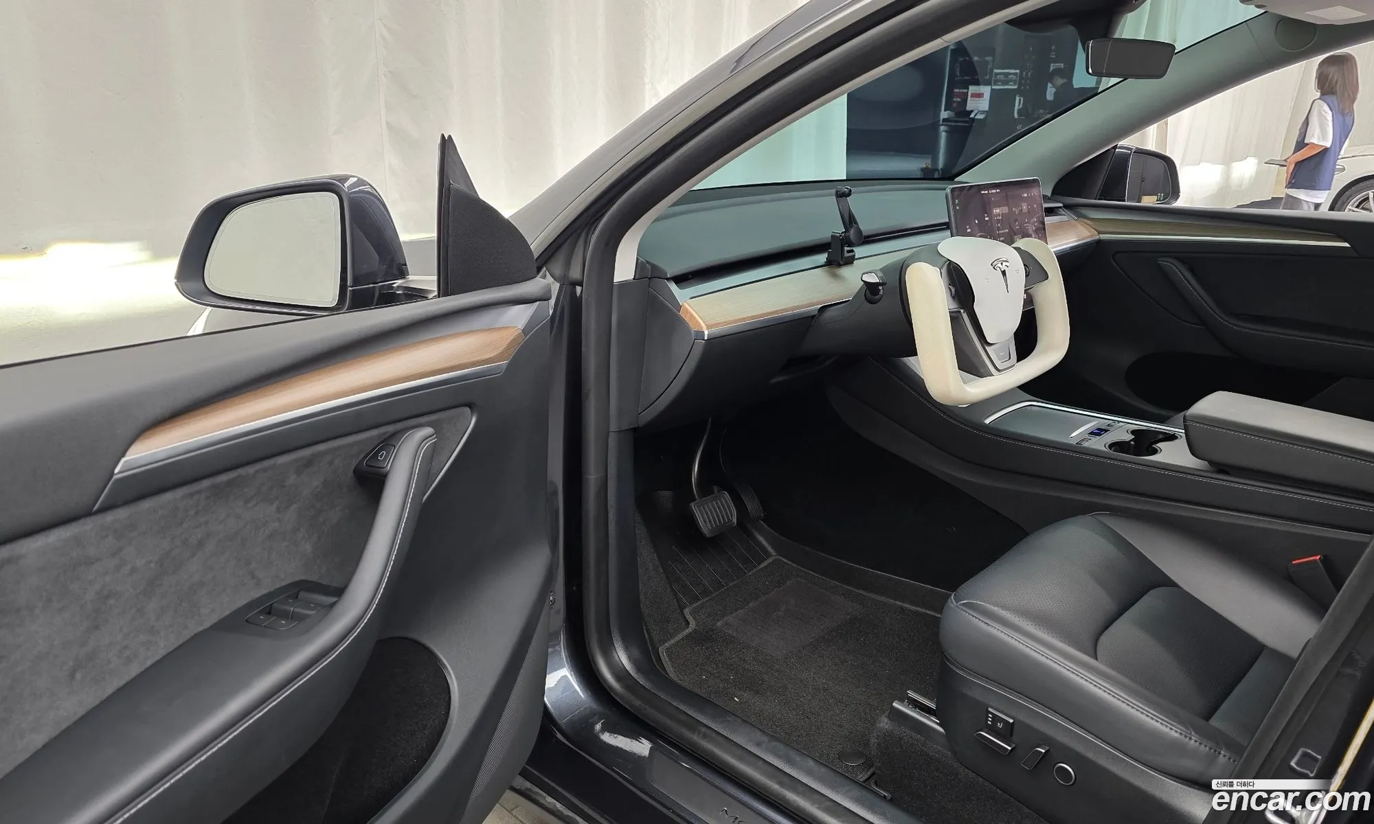 Tesla Model Y 2025 — 7