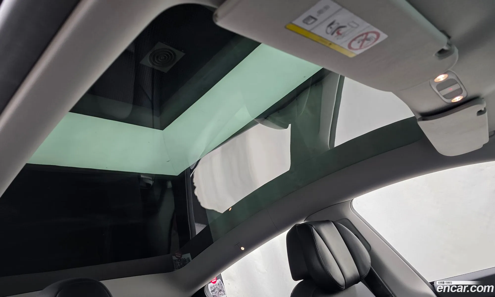 Tesla Model Y 2025 — 17