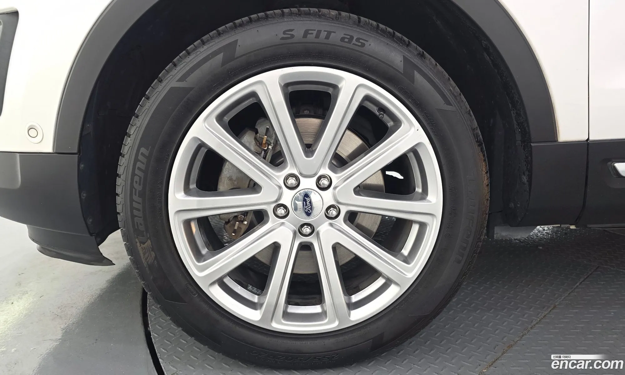 Ford Explorer 2015 1FM5K8FH1GGB24464 — 12