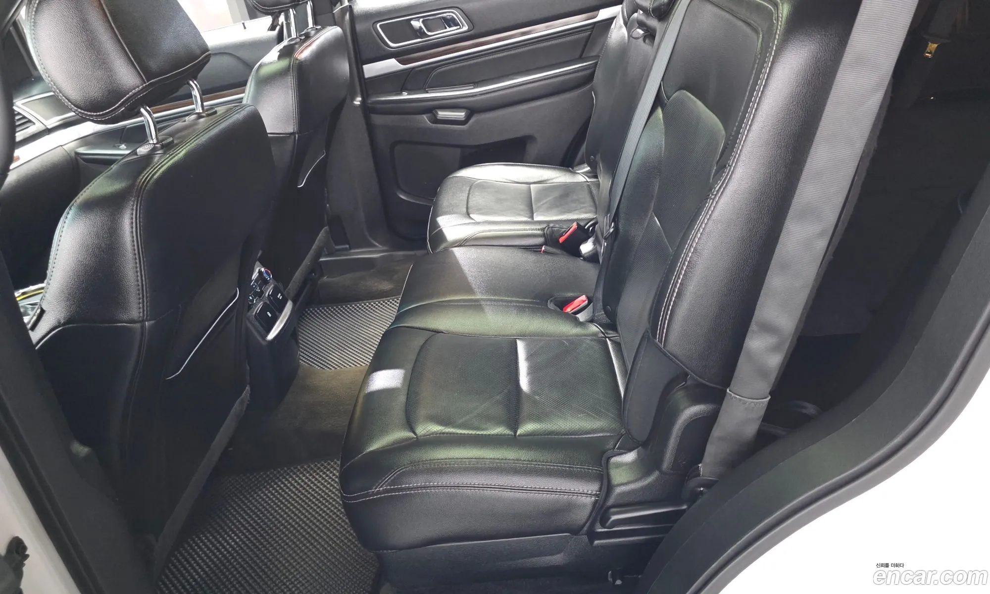 Ford Explorer 2015 1FM5K8FH1GGB24464 — 4