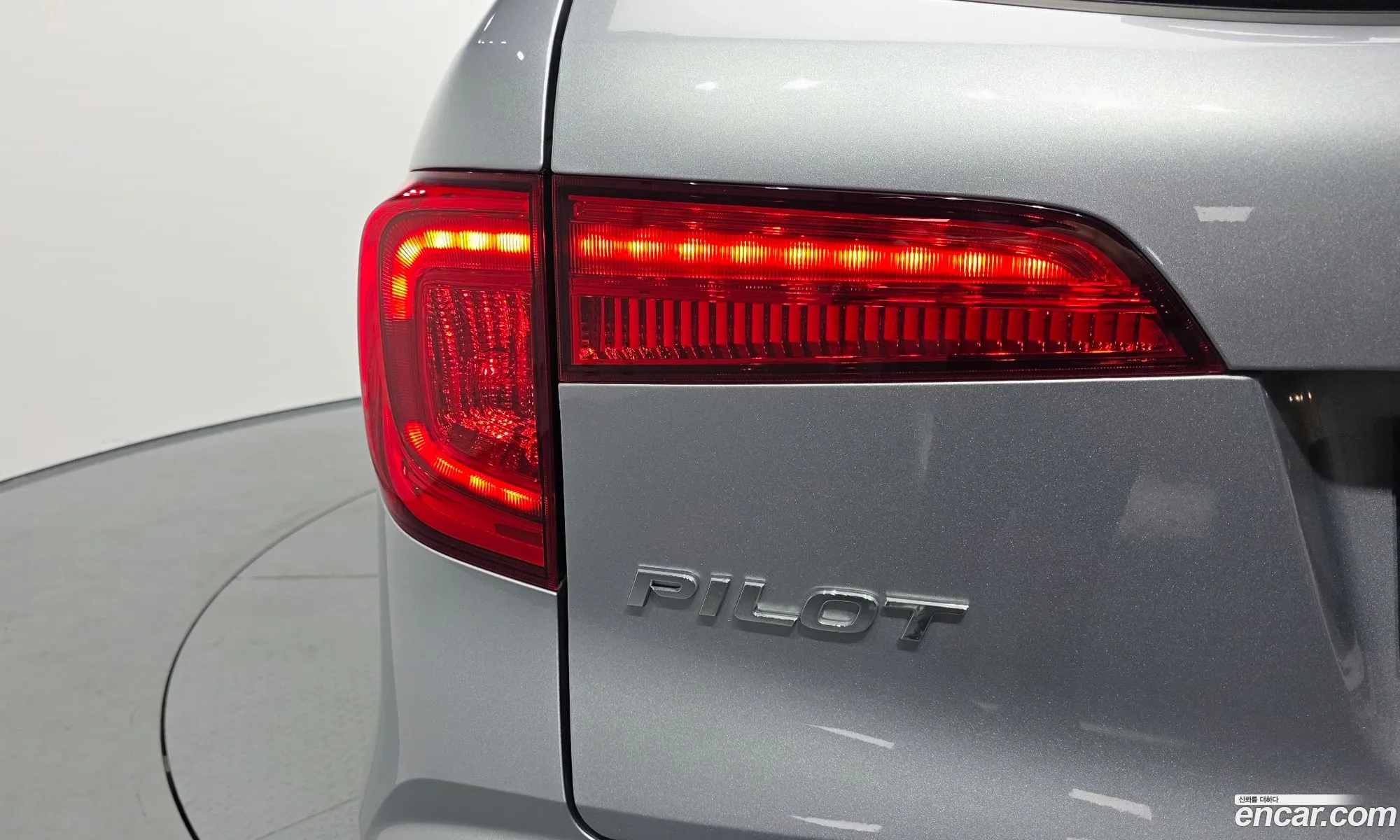 Honda Pilot 2017 5FNYF6850HB200864 — 26