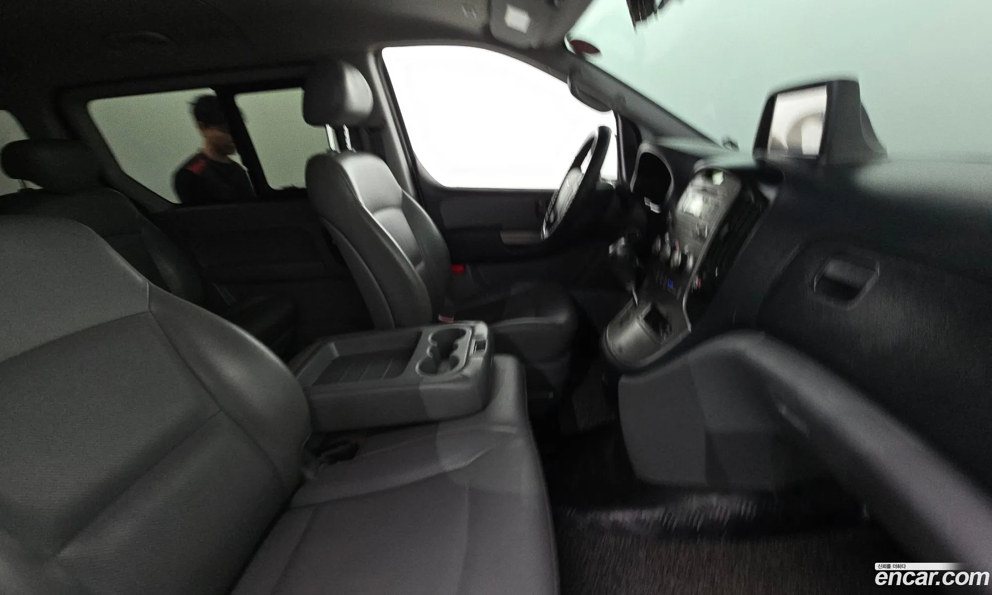 Hyundai Grand Starex 2012 — 18