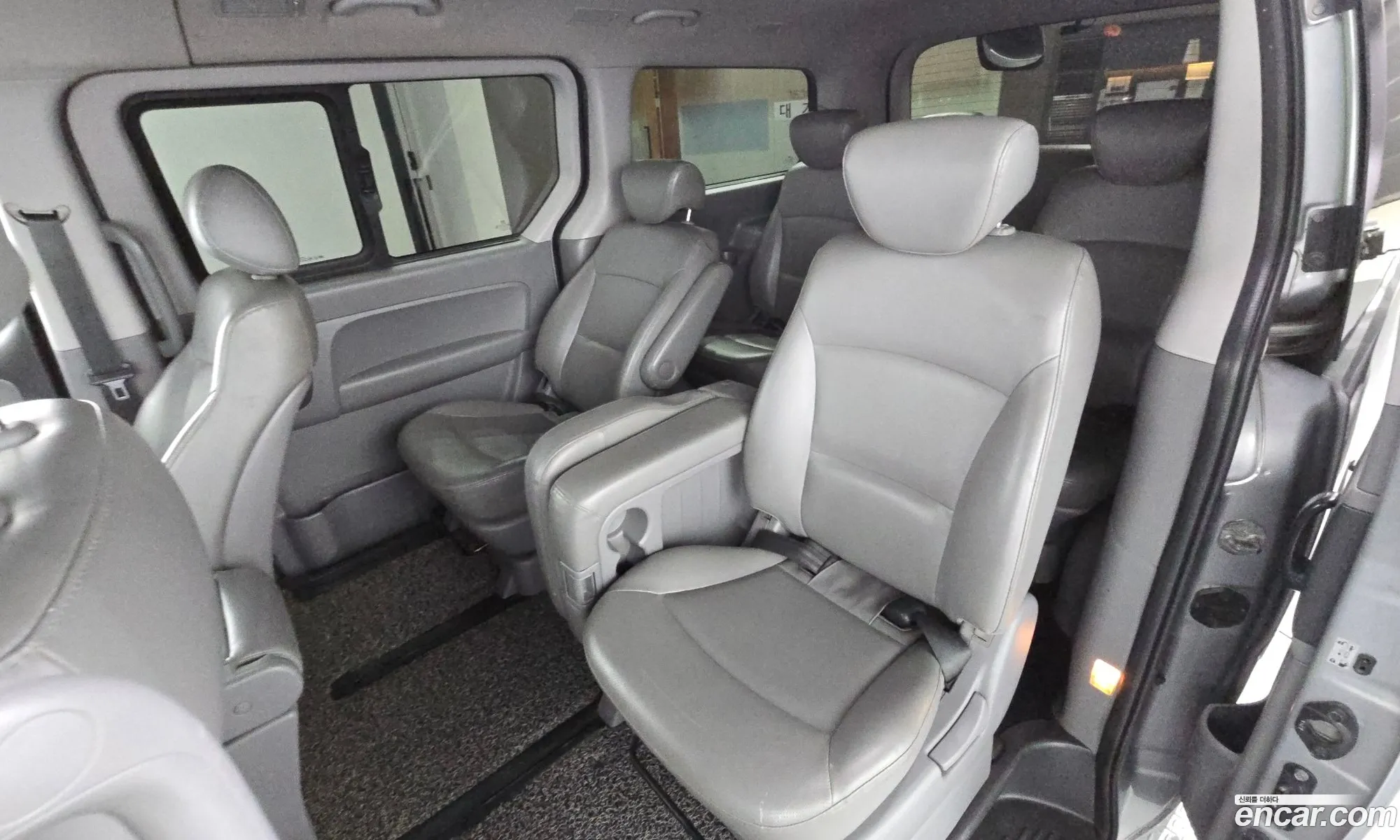 Hyundai Grand Starex 2012 — 31