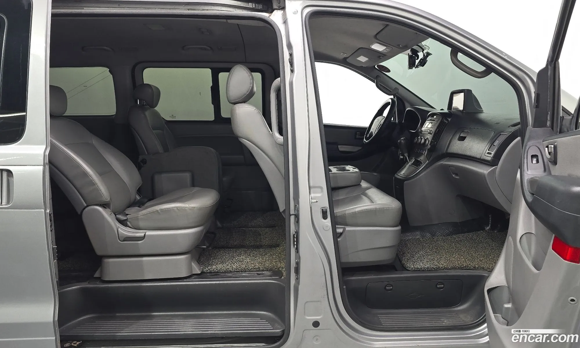 Hyundai Grand Starex 2012 — 30