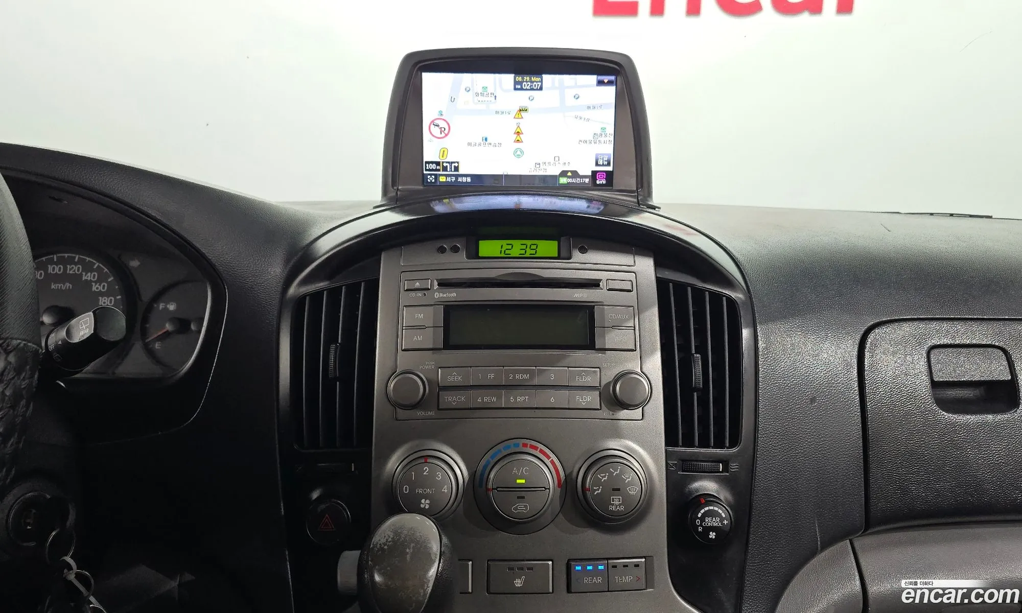 Hyundai Grand Starex 2012 — 32