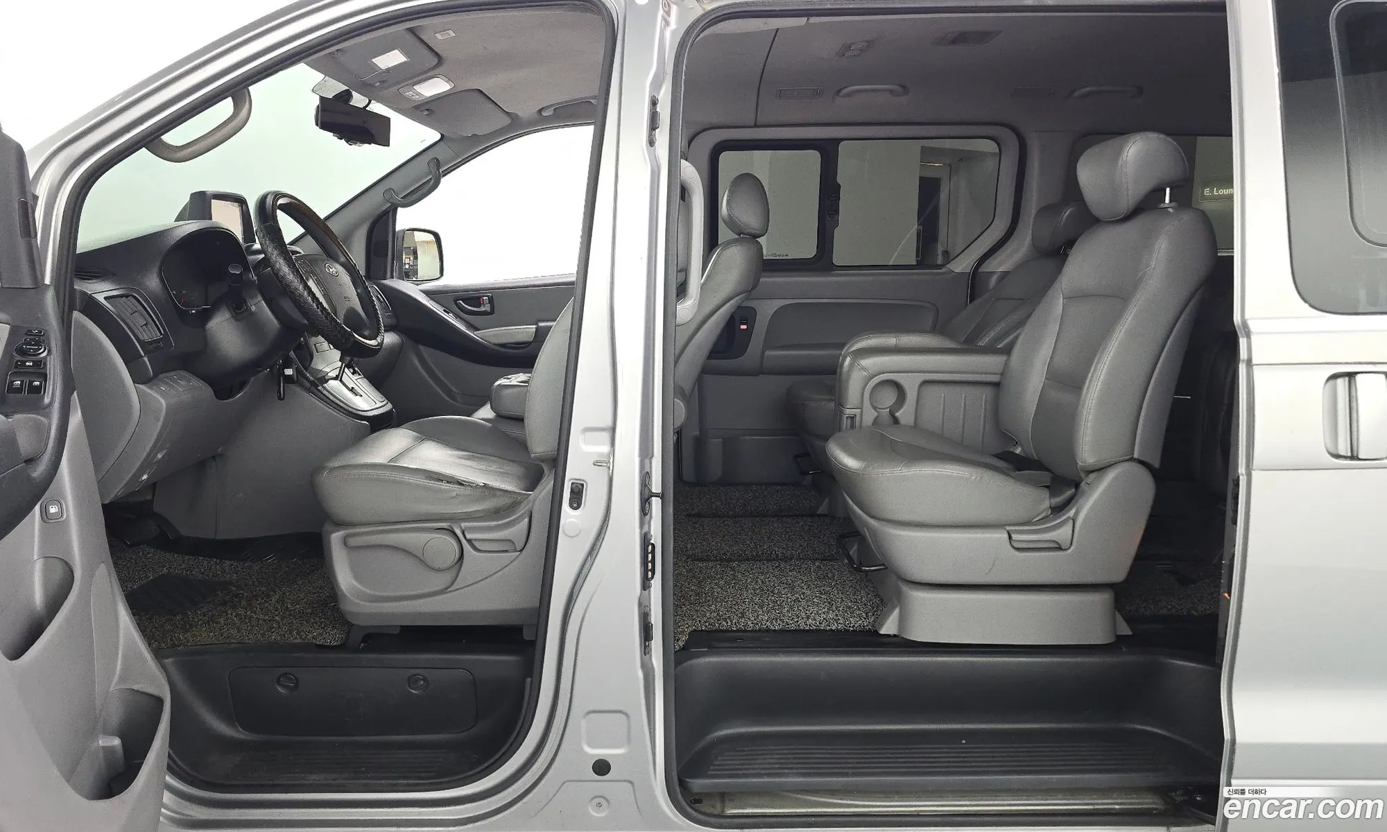 Hyundai Grand Starex 2012 — 19