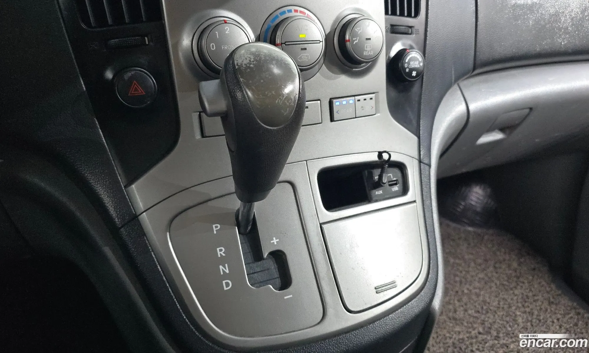 Hyundai Grand Starex 2012 — 24