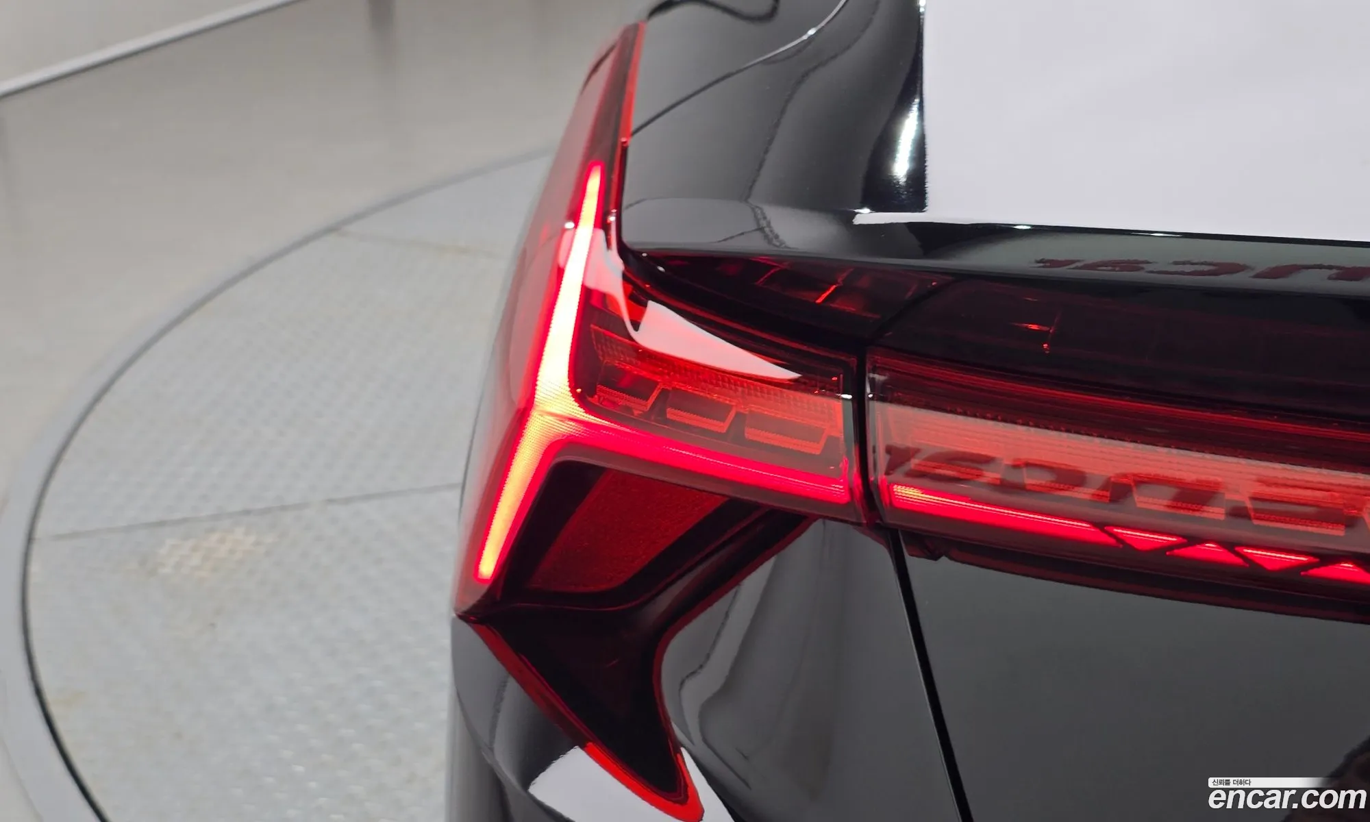 Kia K8 Hybrid 2023 — 28