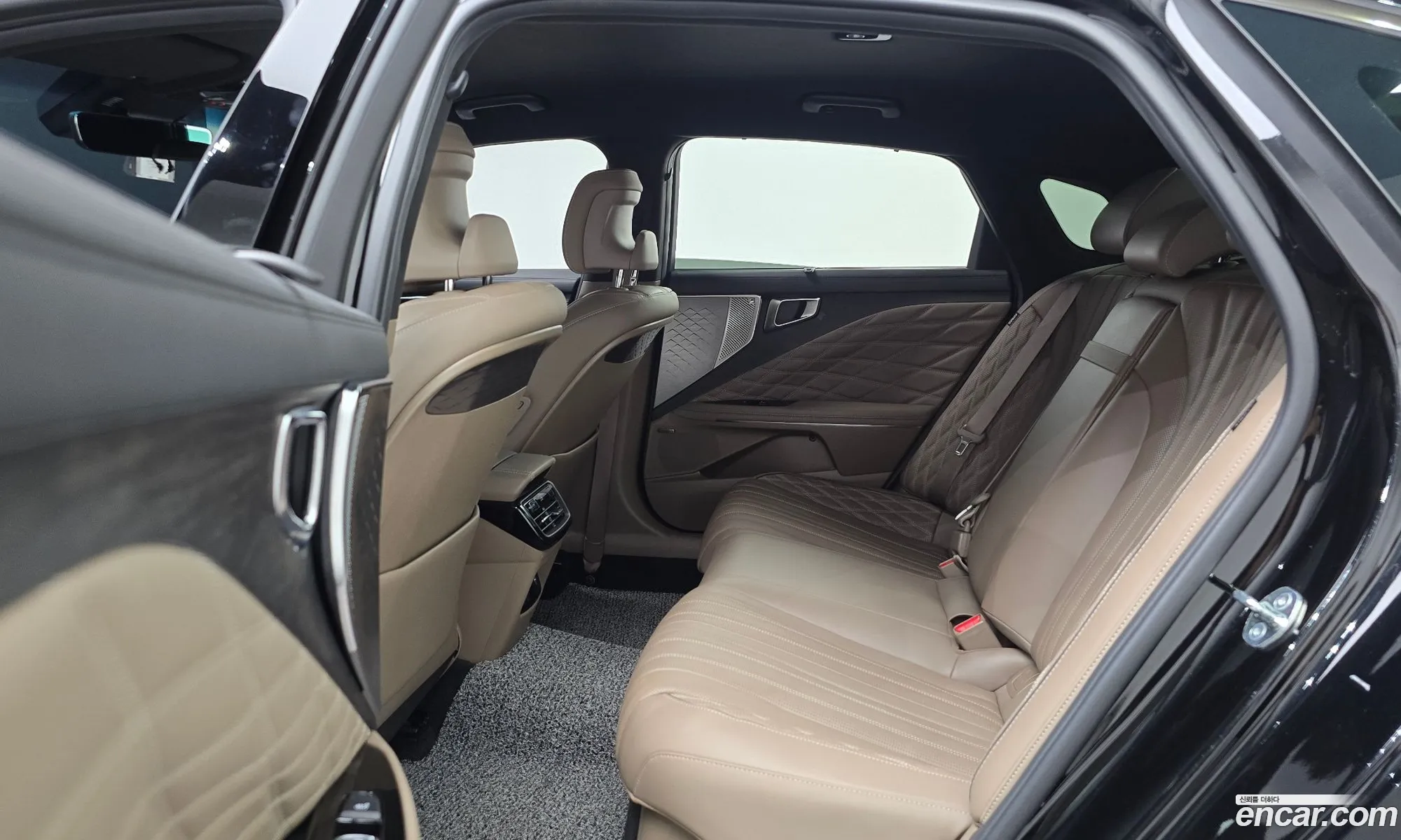 Kia K8 Hybrid 2023 — 22