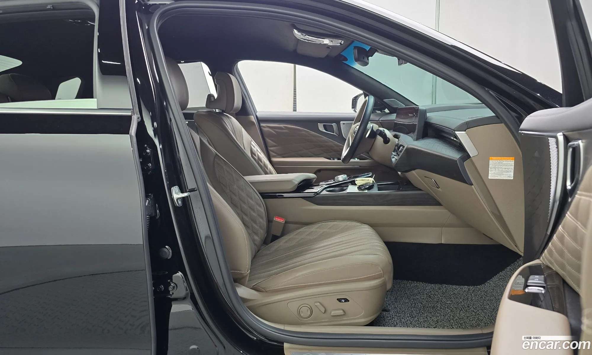 Kia K8 Hybrid 2023 — 11