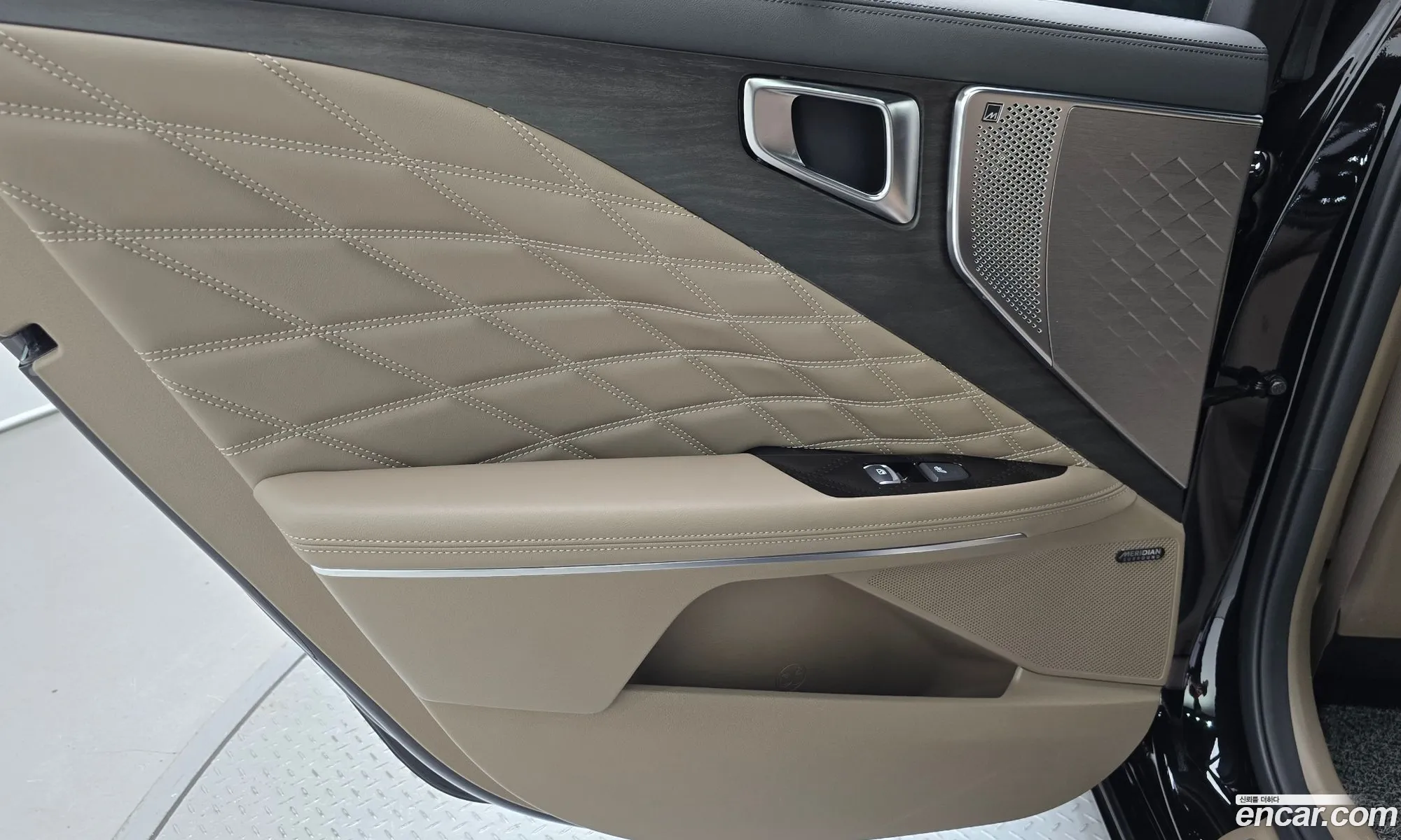 Kia K8 Hybrid 2023 — 5