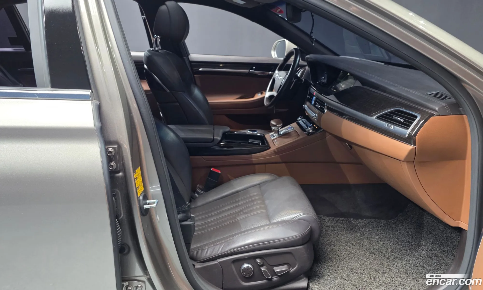 Genesis G90 2019 — 17