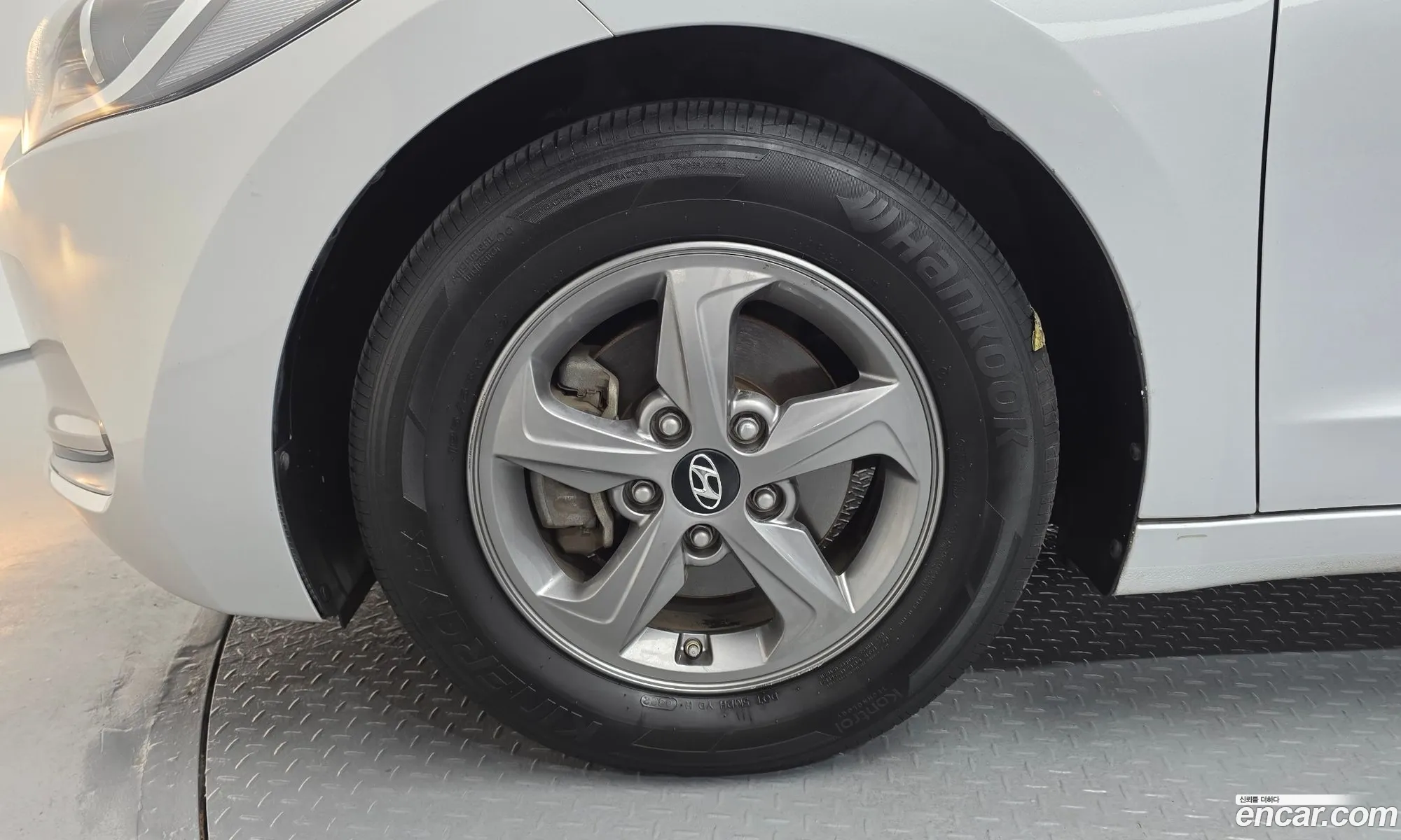 Hyundai Elantra AD 2015 — 11