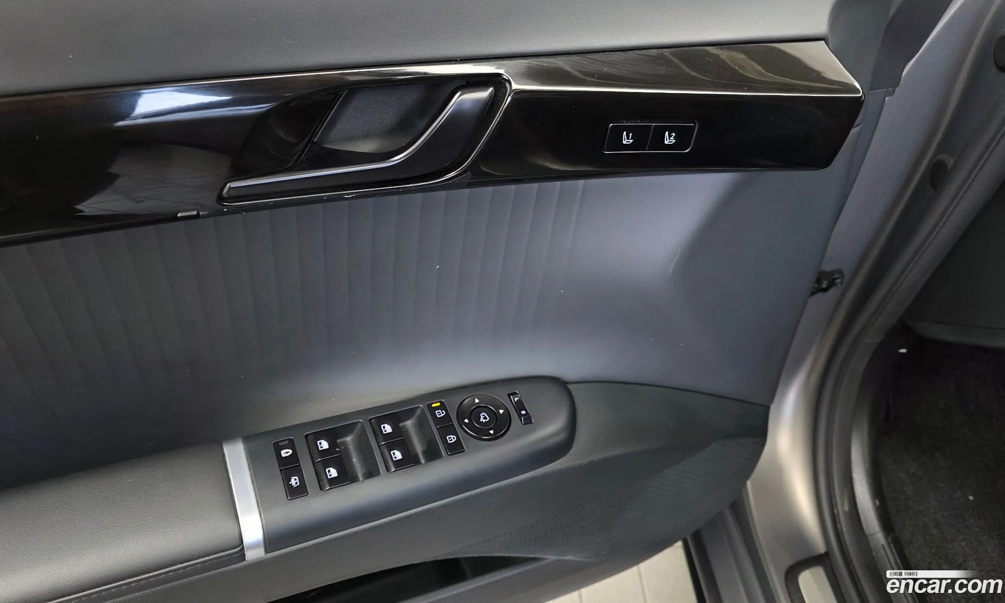 Hyundai Grandeur 2023 — 17