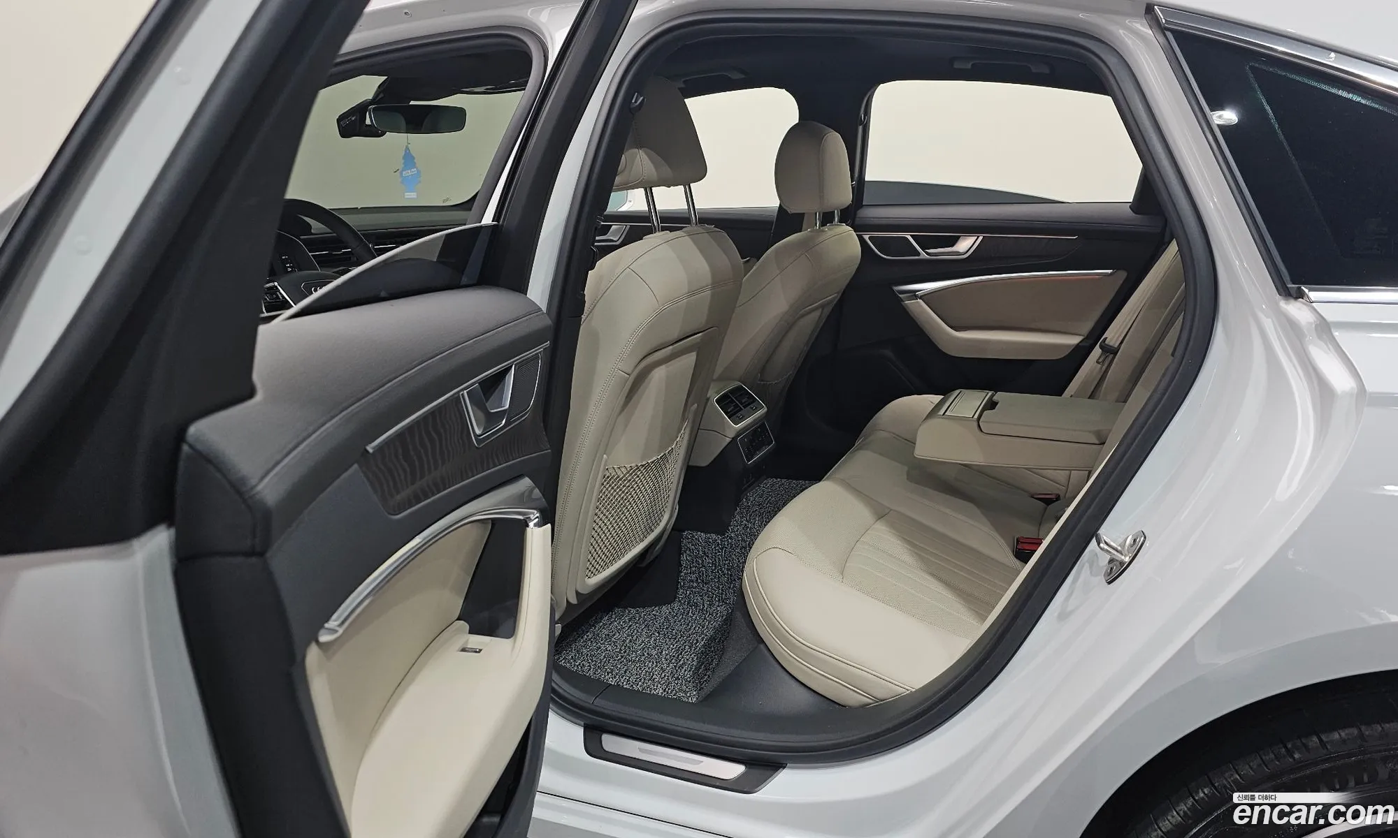 Audi A6 2023 WAUZZZF20PN050370 — 24