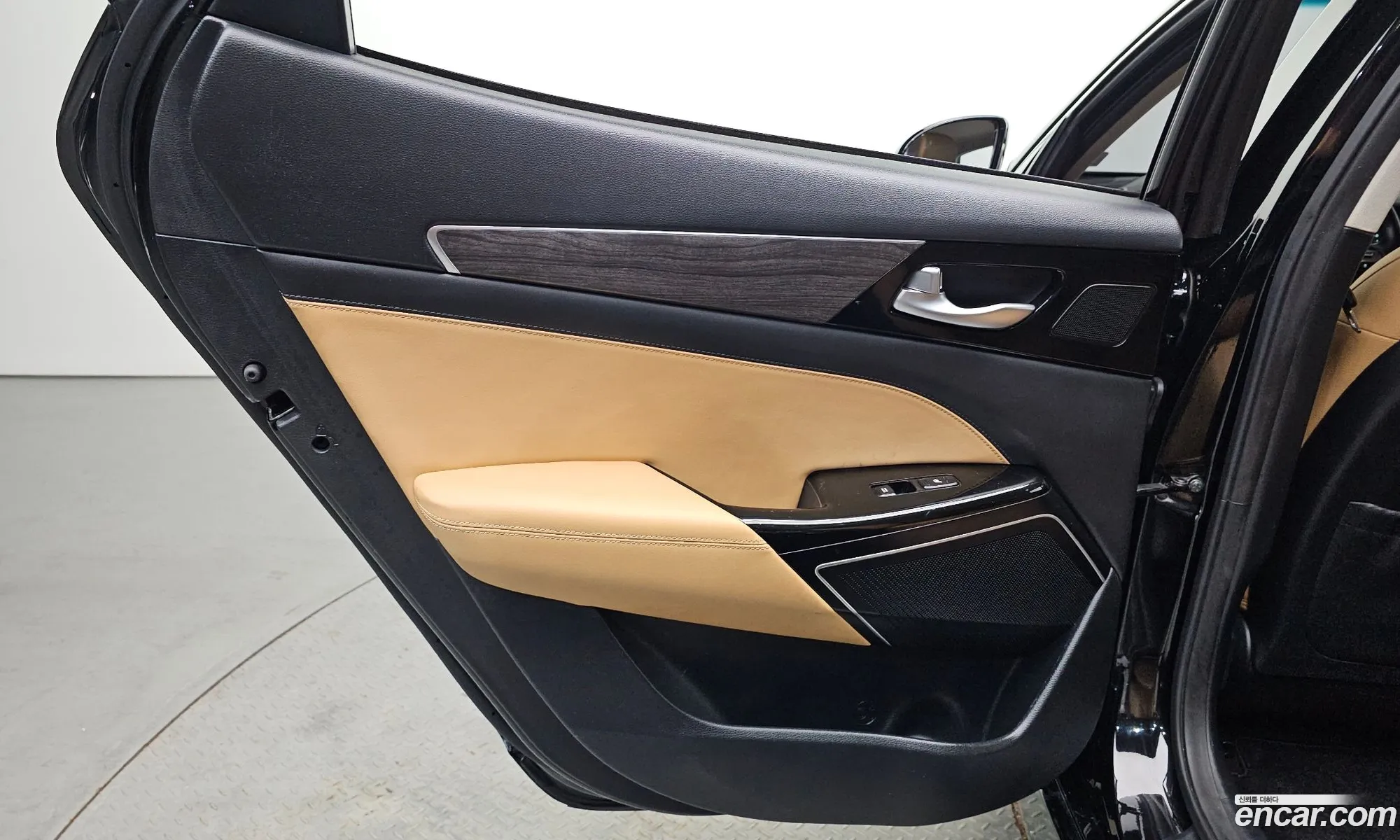 Kia K7 Premier Hybrid 2019 — 14
