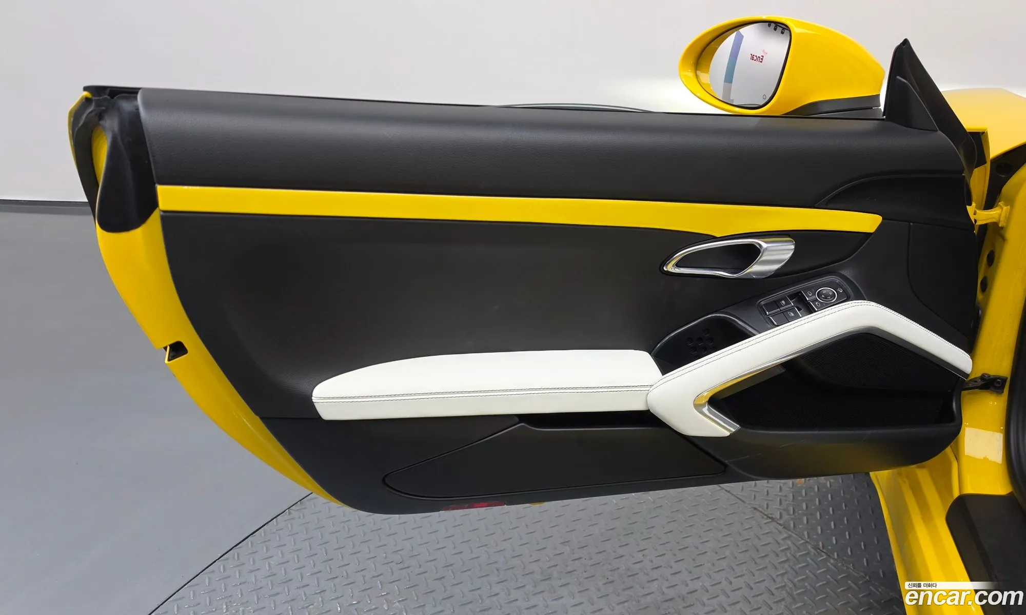 Porsche 718 Boxster 2018 WP0CB2980JS228338 — 3