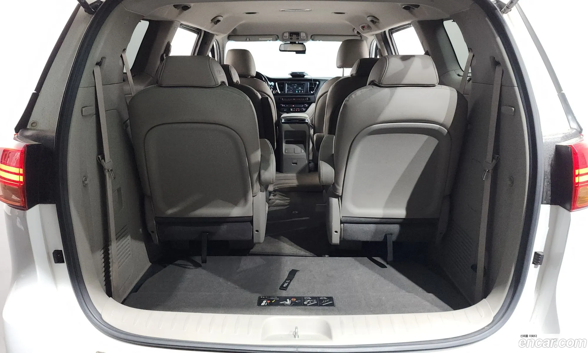 Kia Carnival 2015 — 25