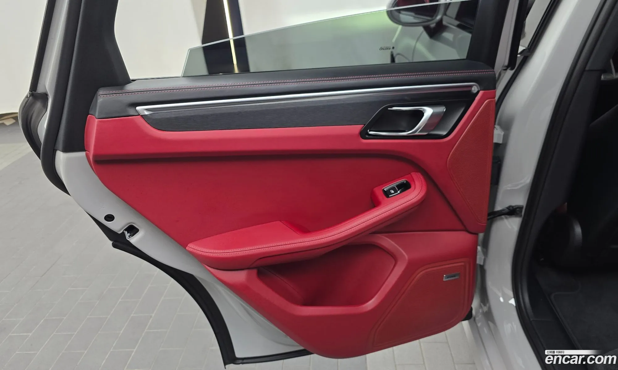 Porsche Macan 2024 WP1AF2959RLB50728 — 32