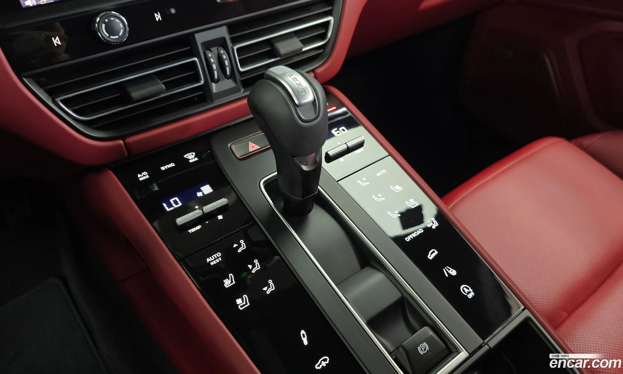 Porsche Macan 2024 WP1AF2959RLB50728 — 3