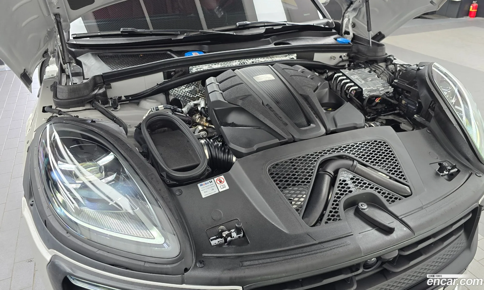 Porsche Macan 2024 WP1AF2959RLB50728 — 18