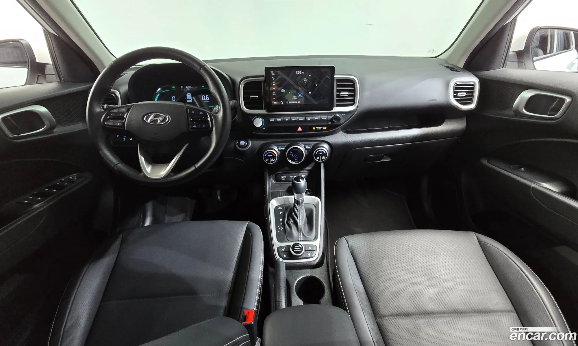 Hyundai Venue 2023 — 24