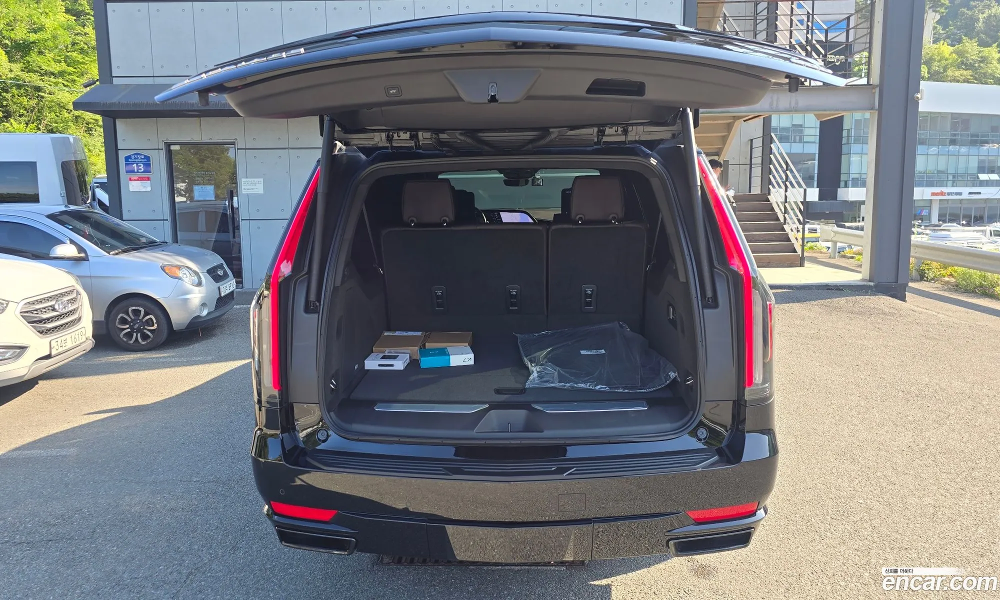Cadillac Escalade 2023 — 12